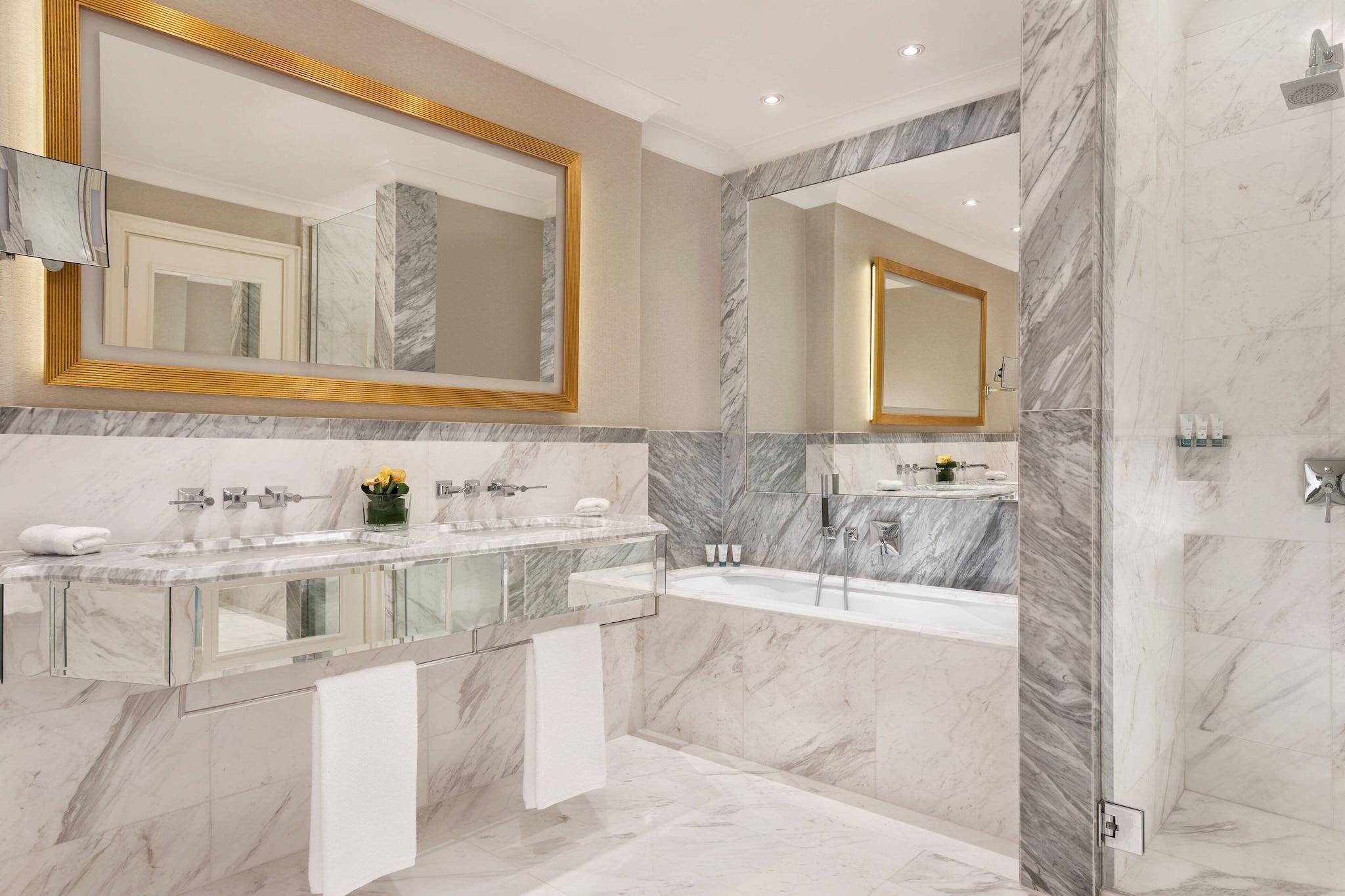 Double Deluxe King Bed