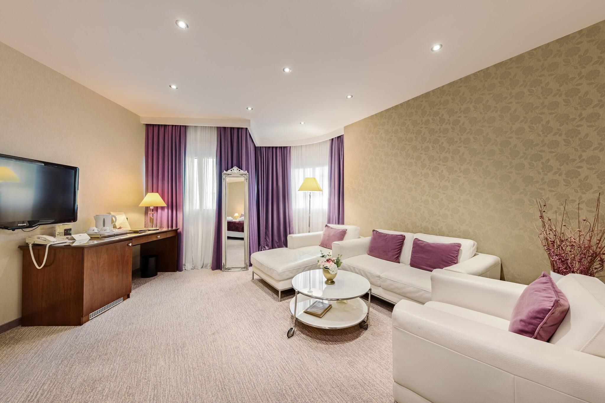 Junior Suite King Size Bed