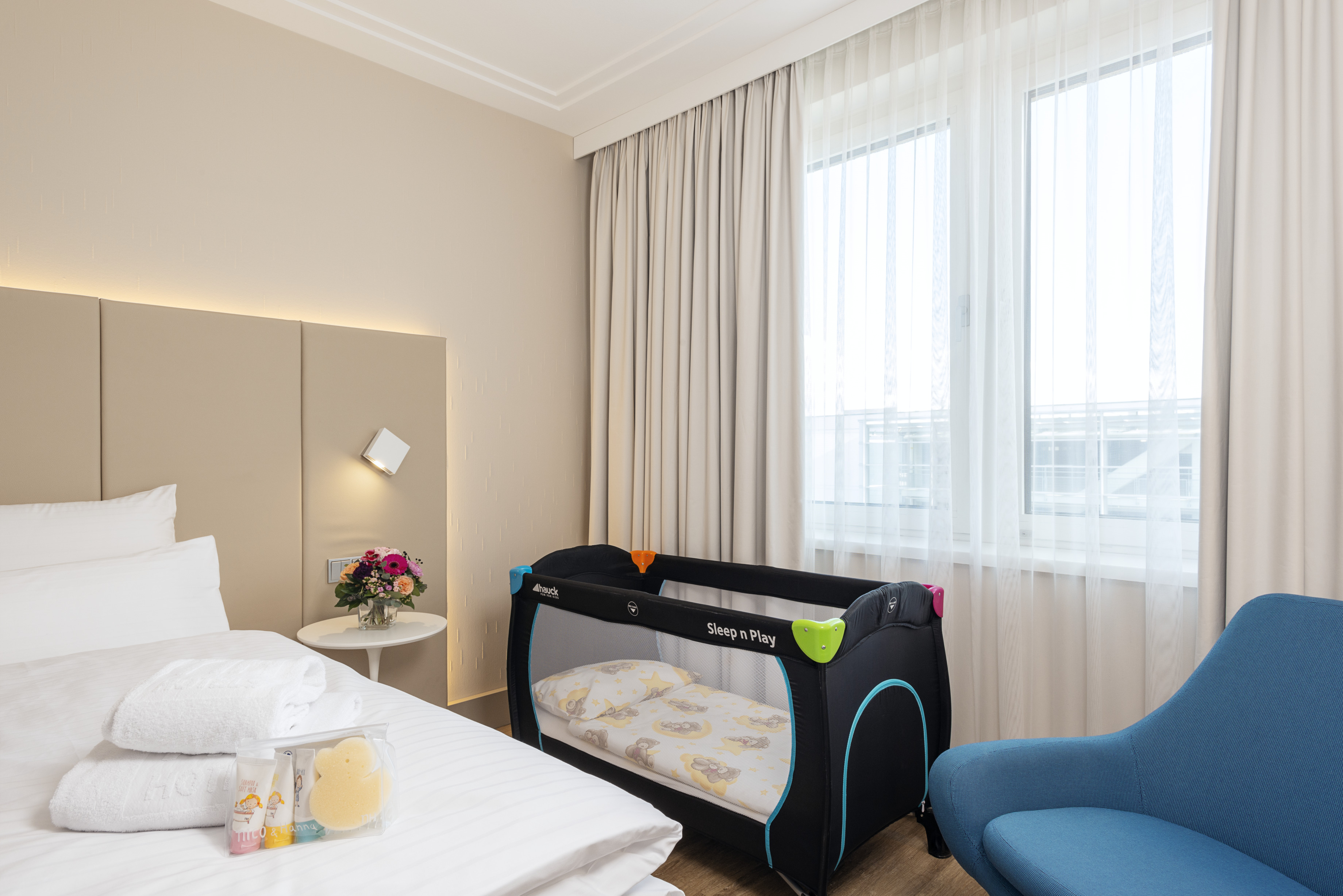 Family Room Capacity 6