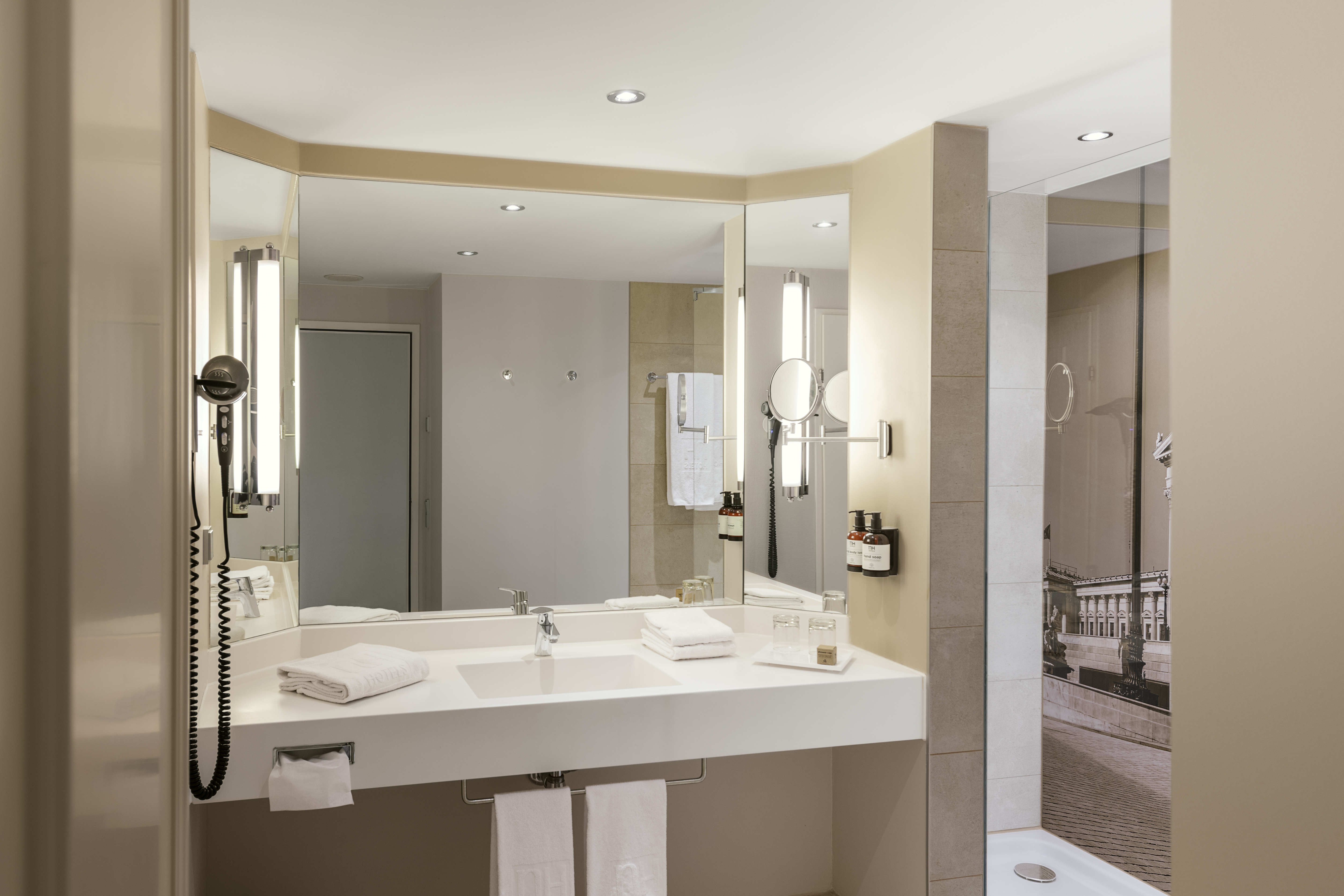 Family Room Connecting Room