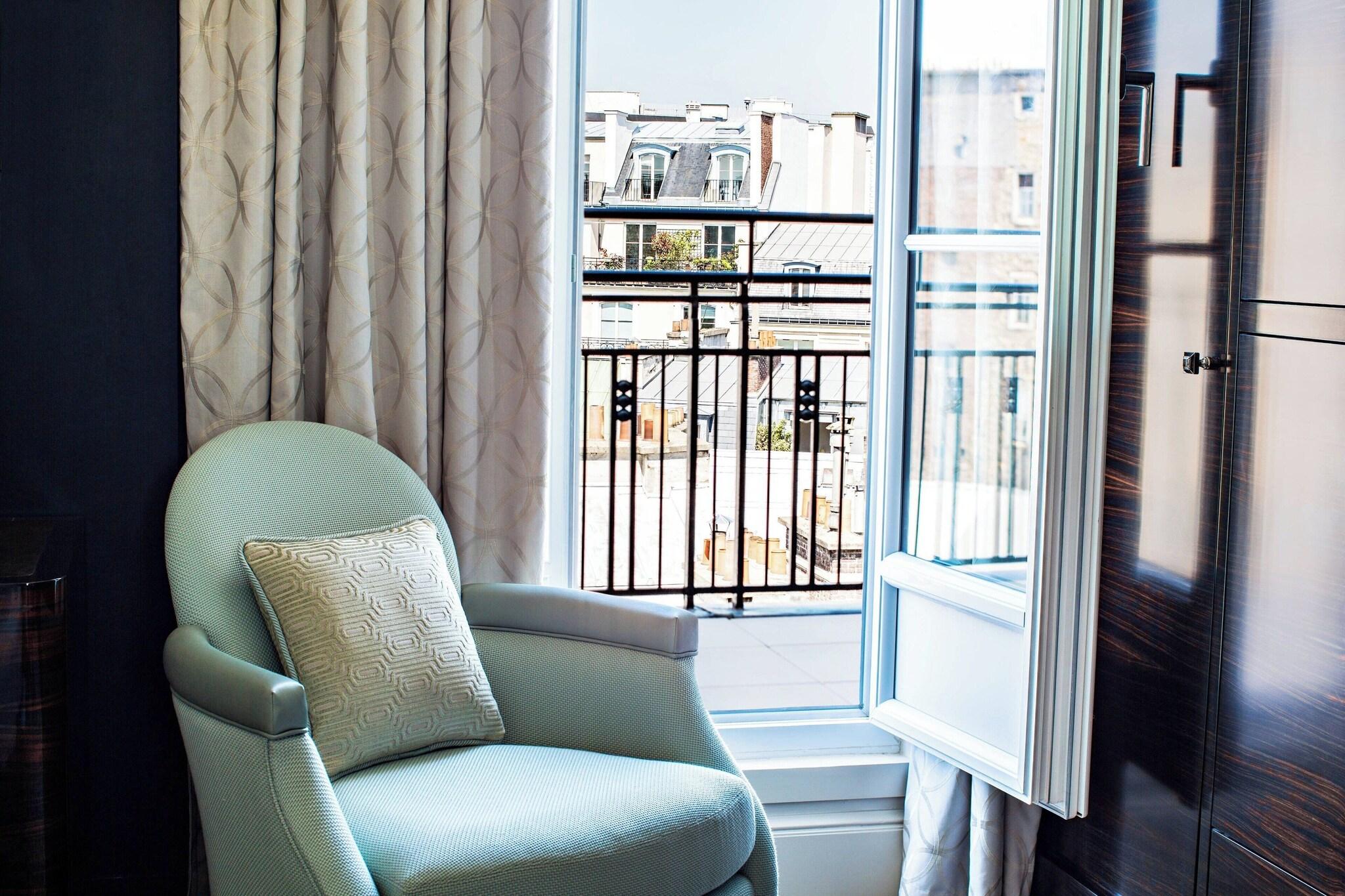 Double City View Queen Bed