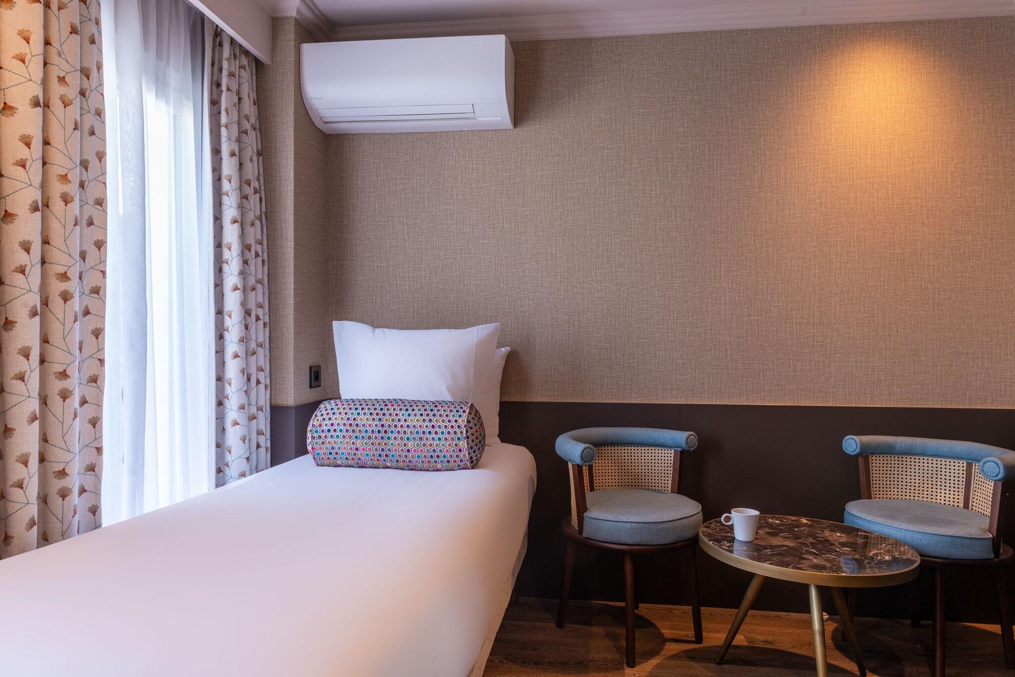 Junior Suite Queen Size Bed