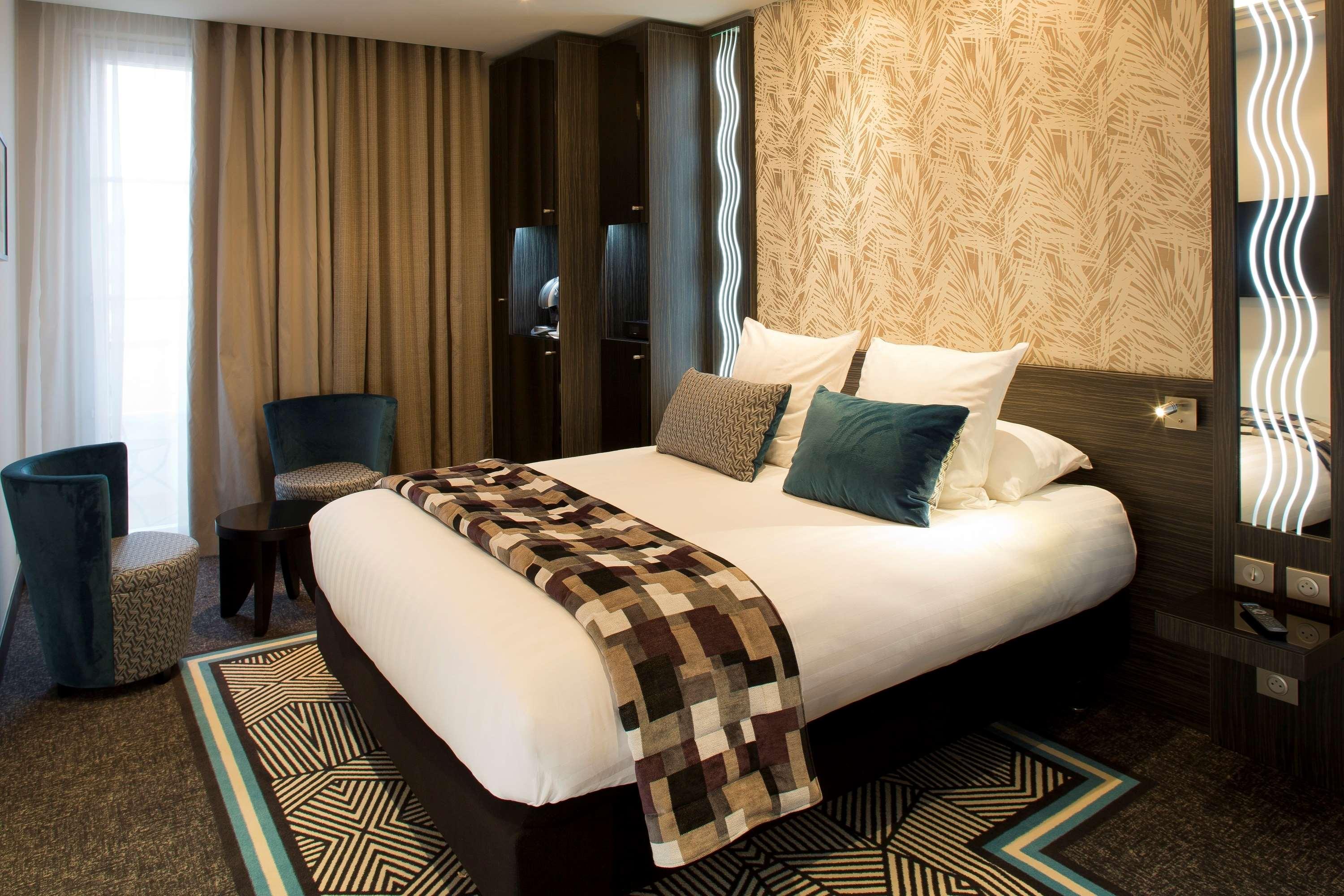 Junior Suite Queen Size Bed