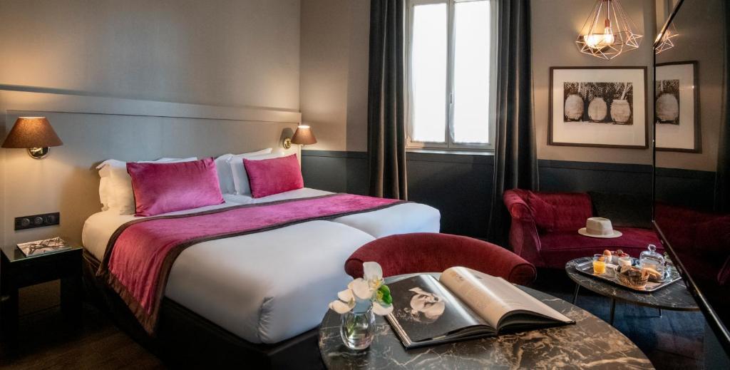 Junior Suite Queen Size Bed