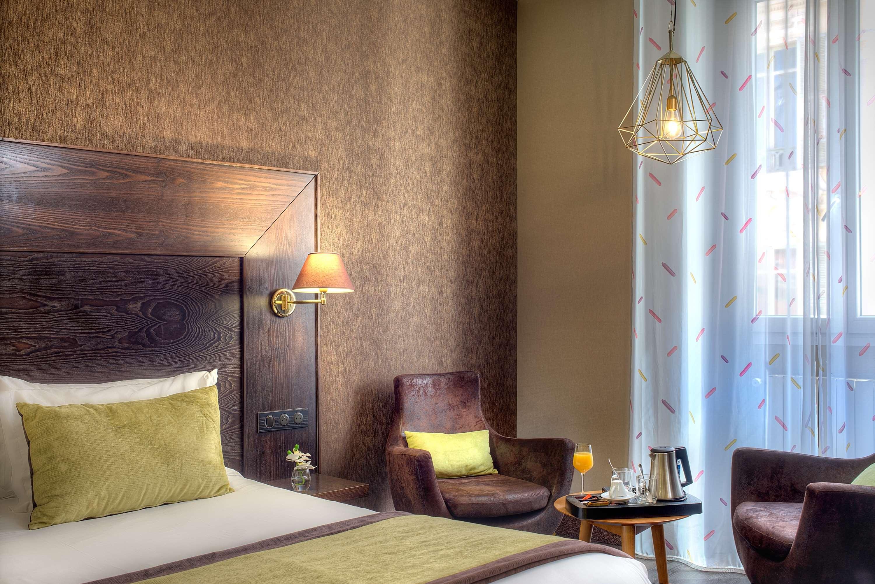 Double Deluxe Queen Bed