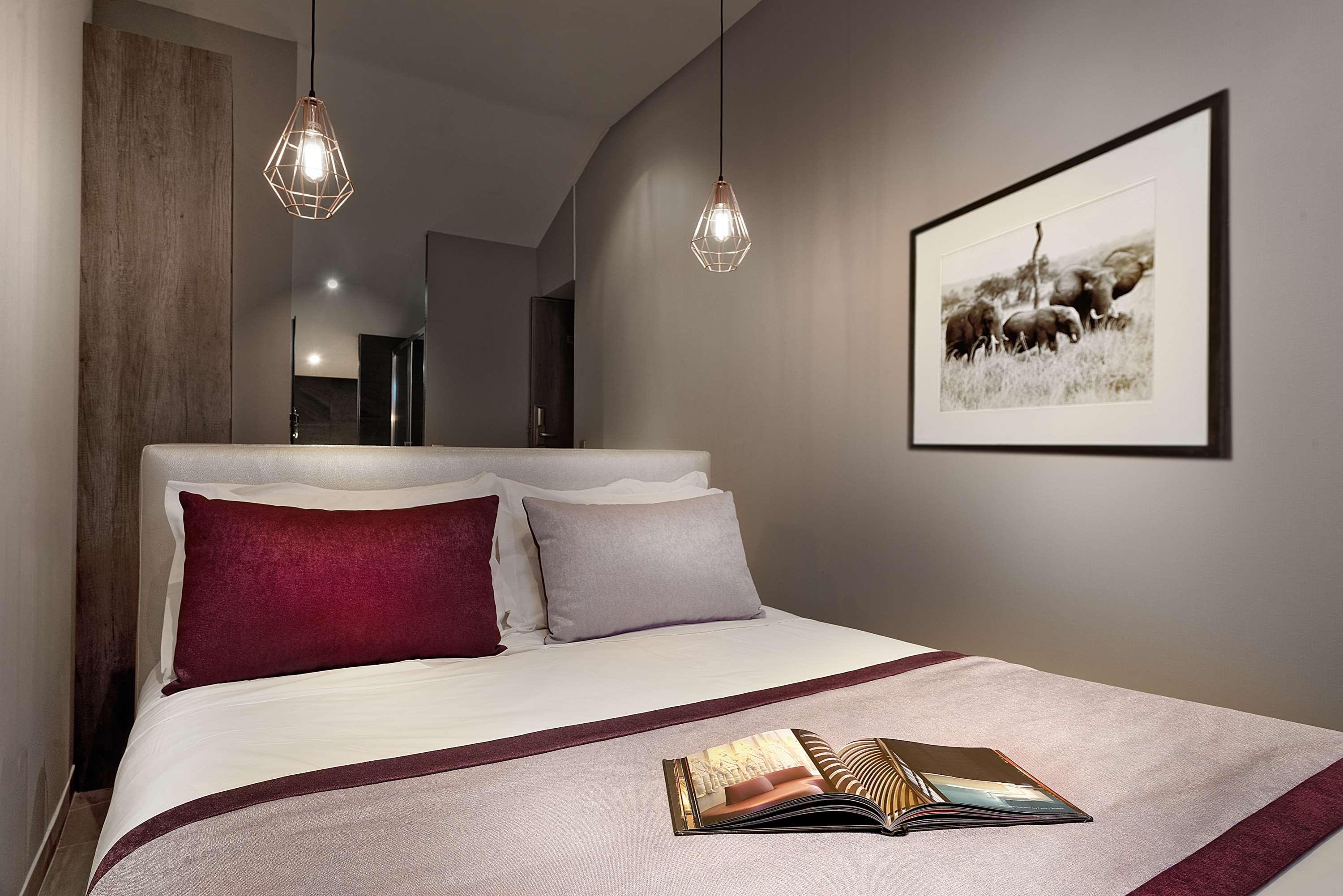 Double Deluxe Queen Bed