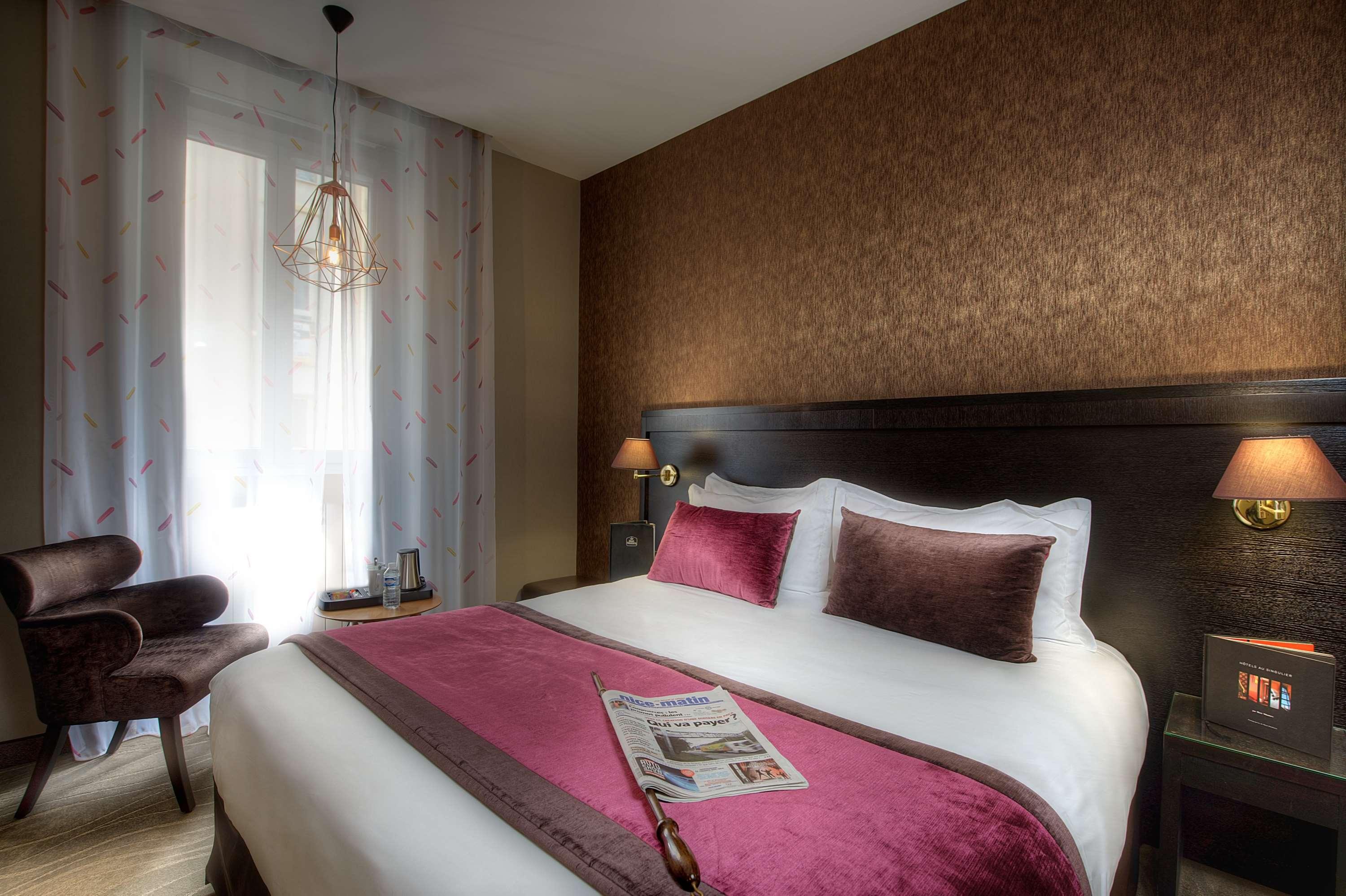 Double Deluxe Queen Bed