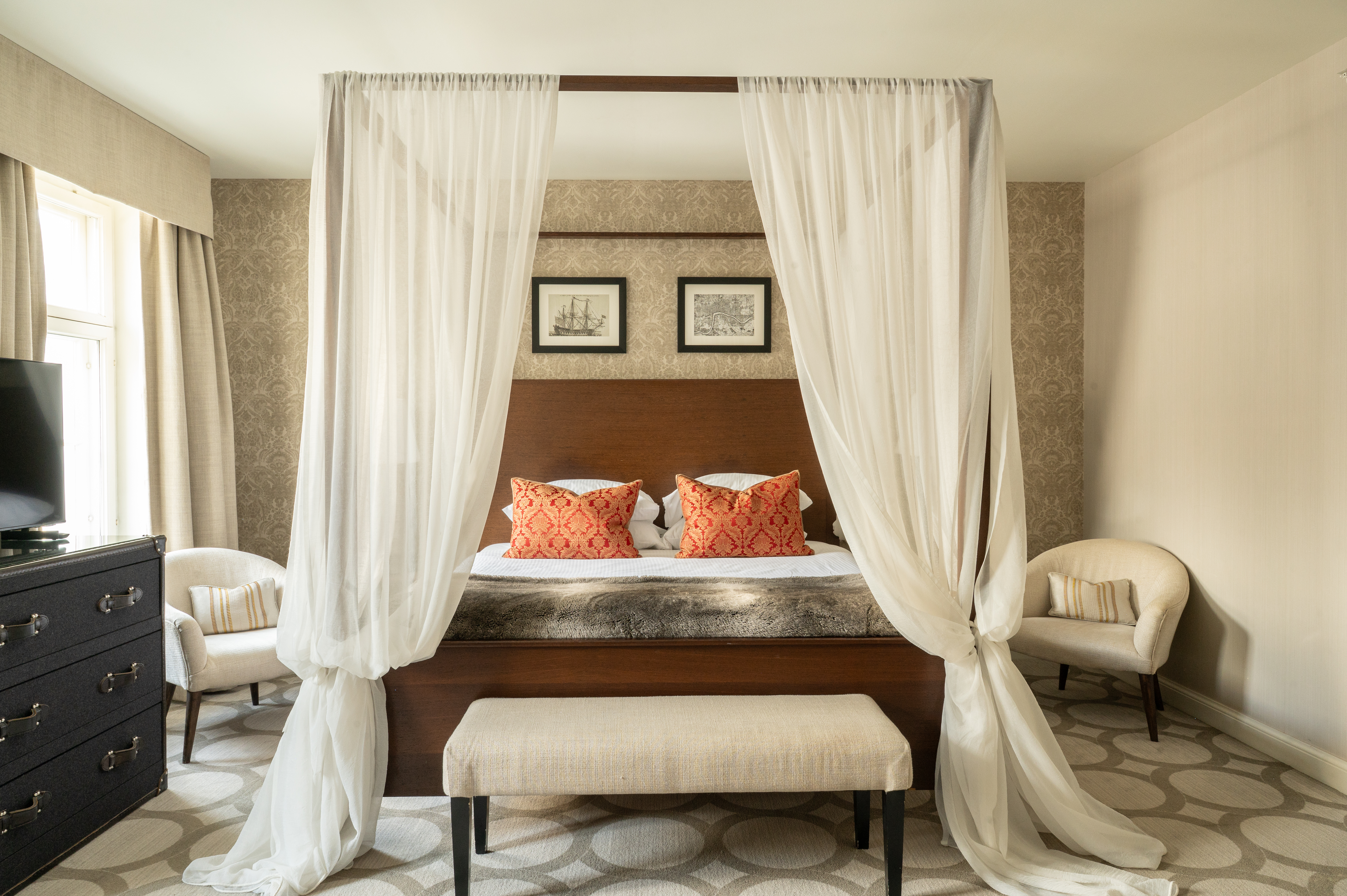 Junior Suite King Size Bed