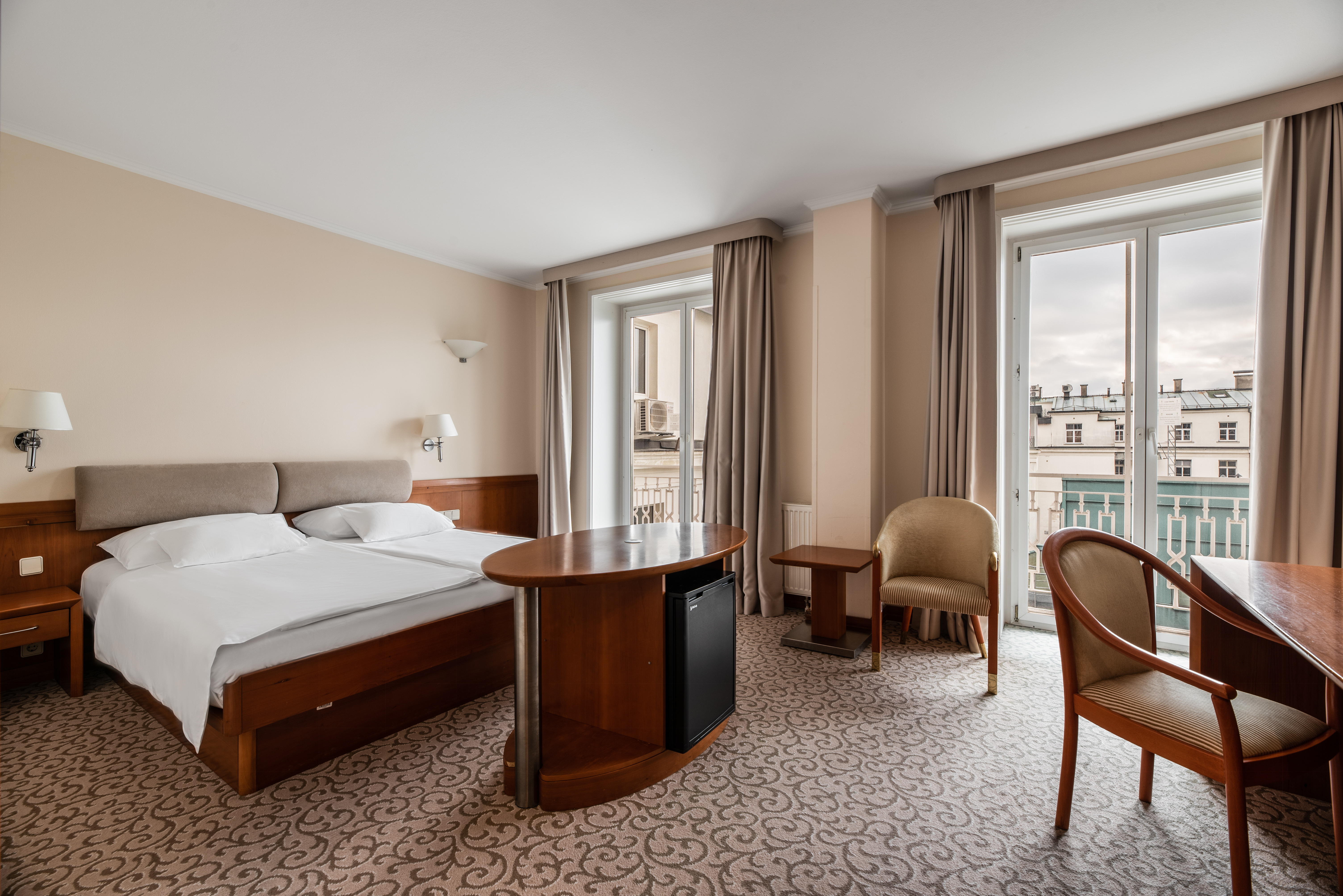 Double Single Executive