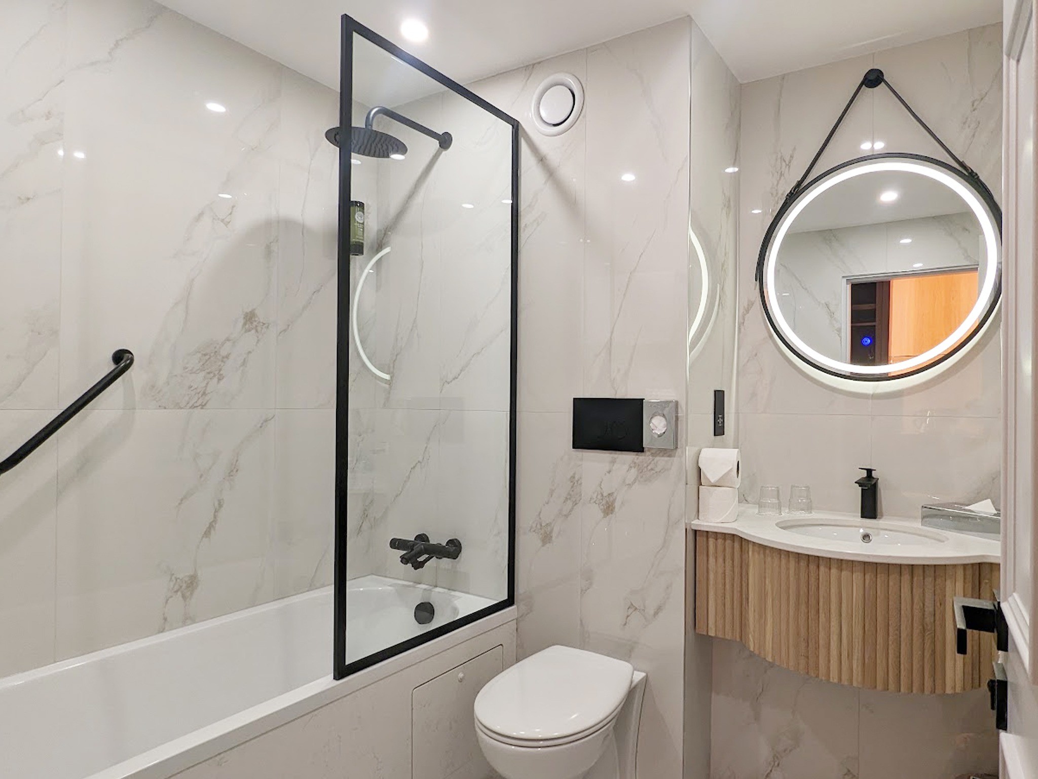 Double Deluxe One Bed