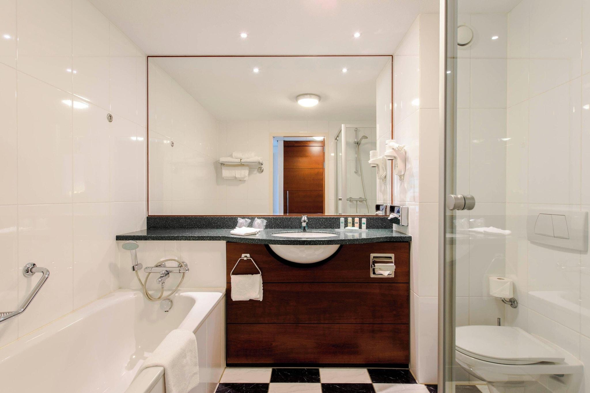 Quadruple Deluxe Two Queen Beds