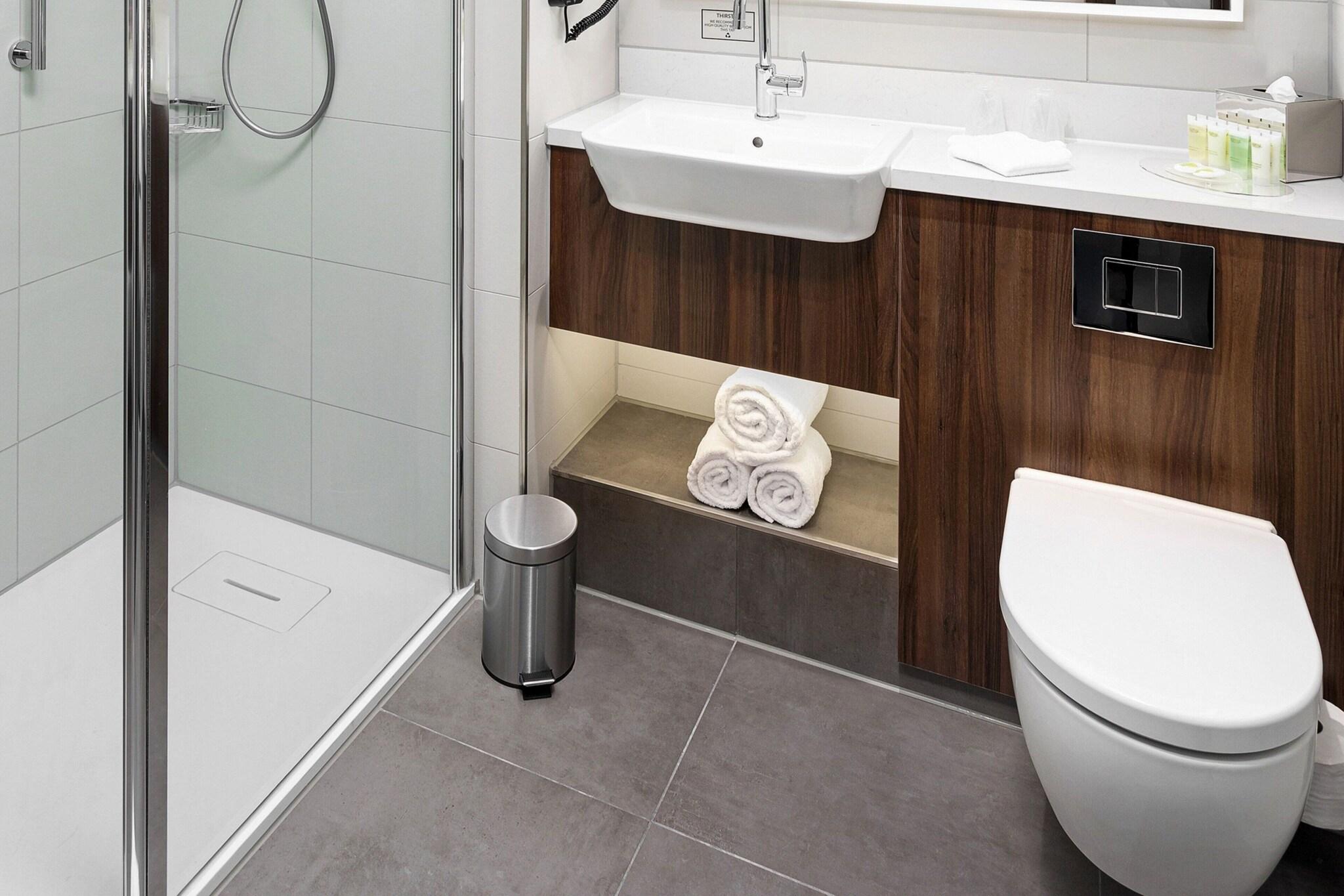 Studio King Size Bed