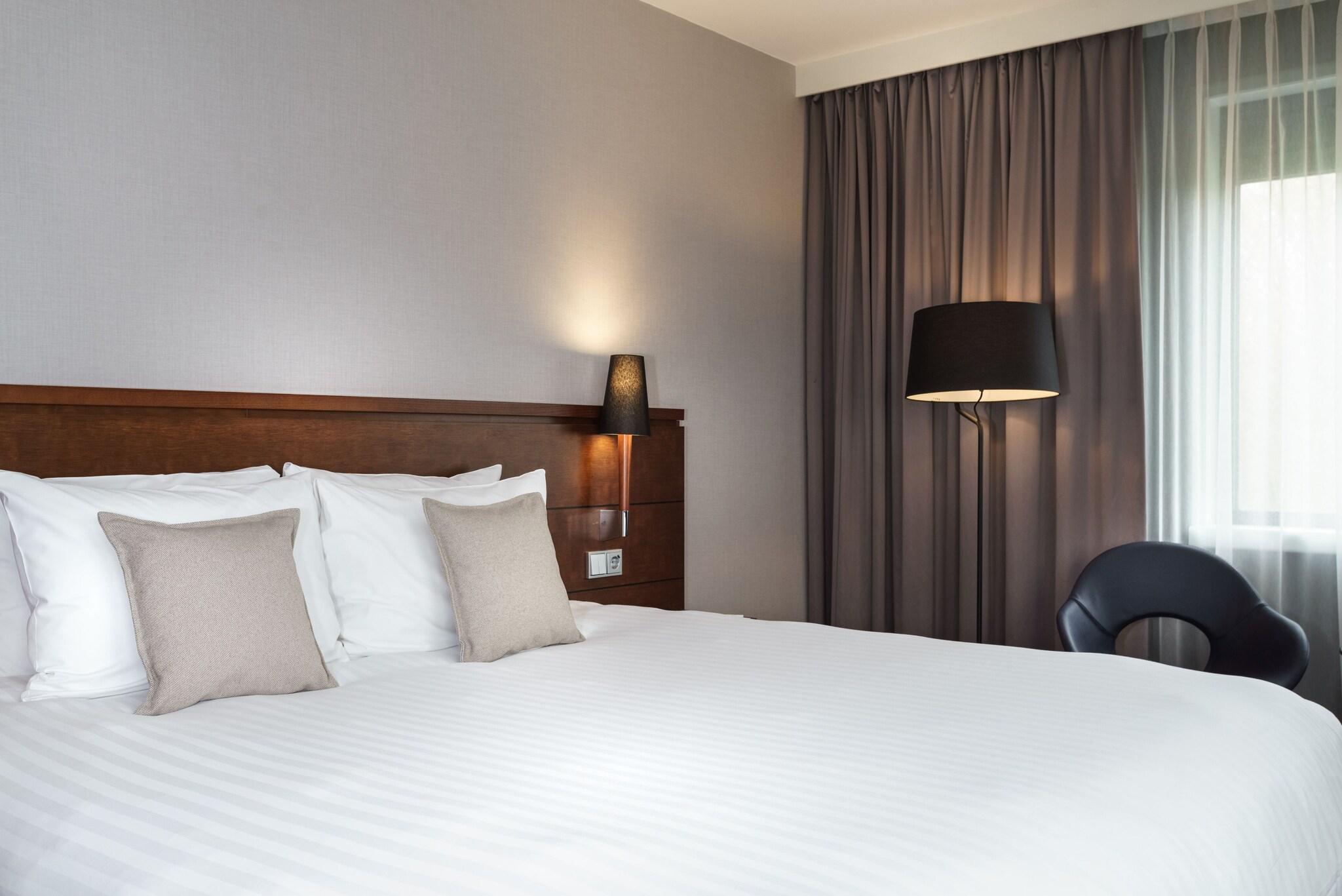 Double Deluxe King Bed