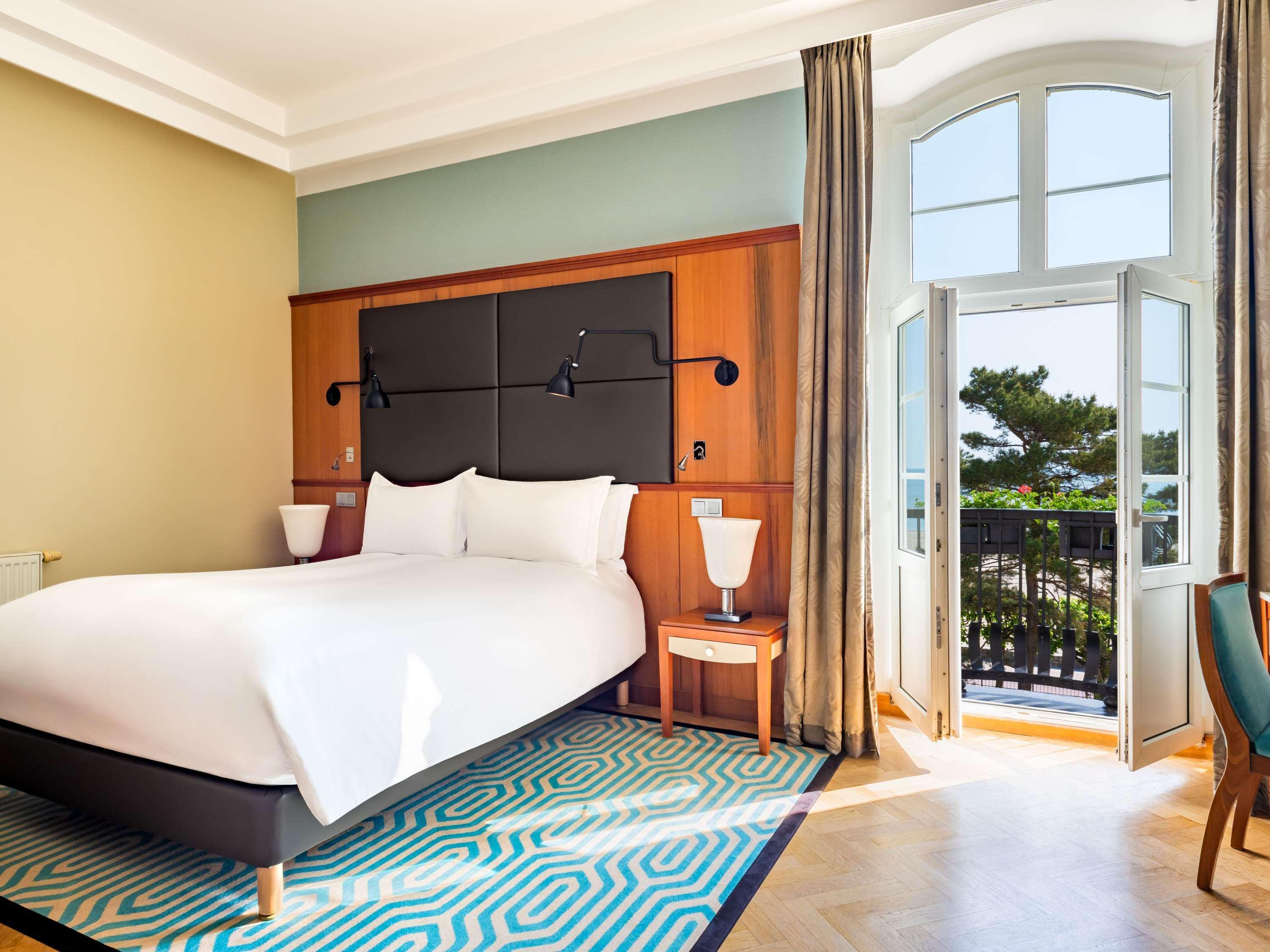 Junior Suite Side Sea View with Balcony