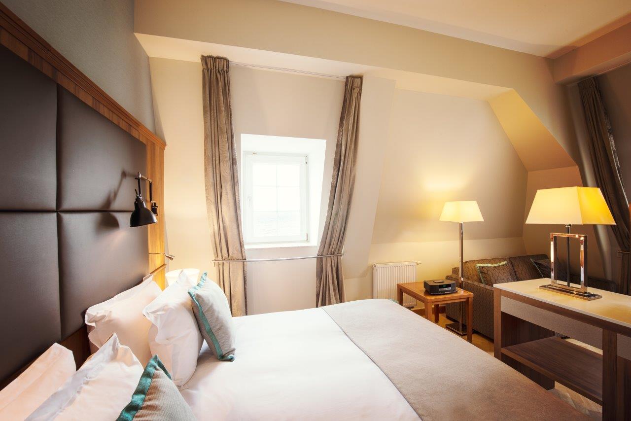 Junior Suite Side Sea View