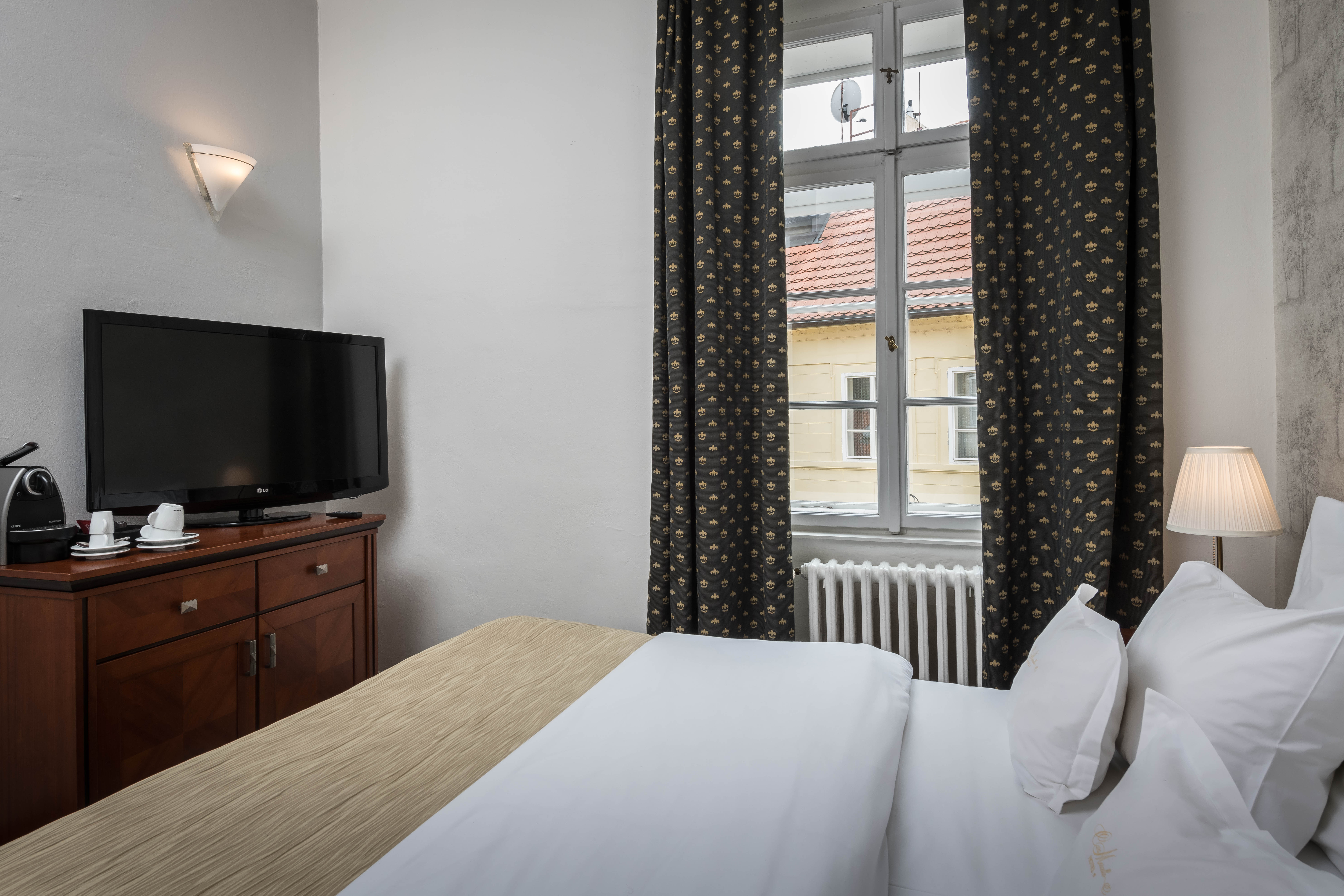 Junior Suite King Size Bed