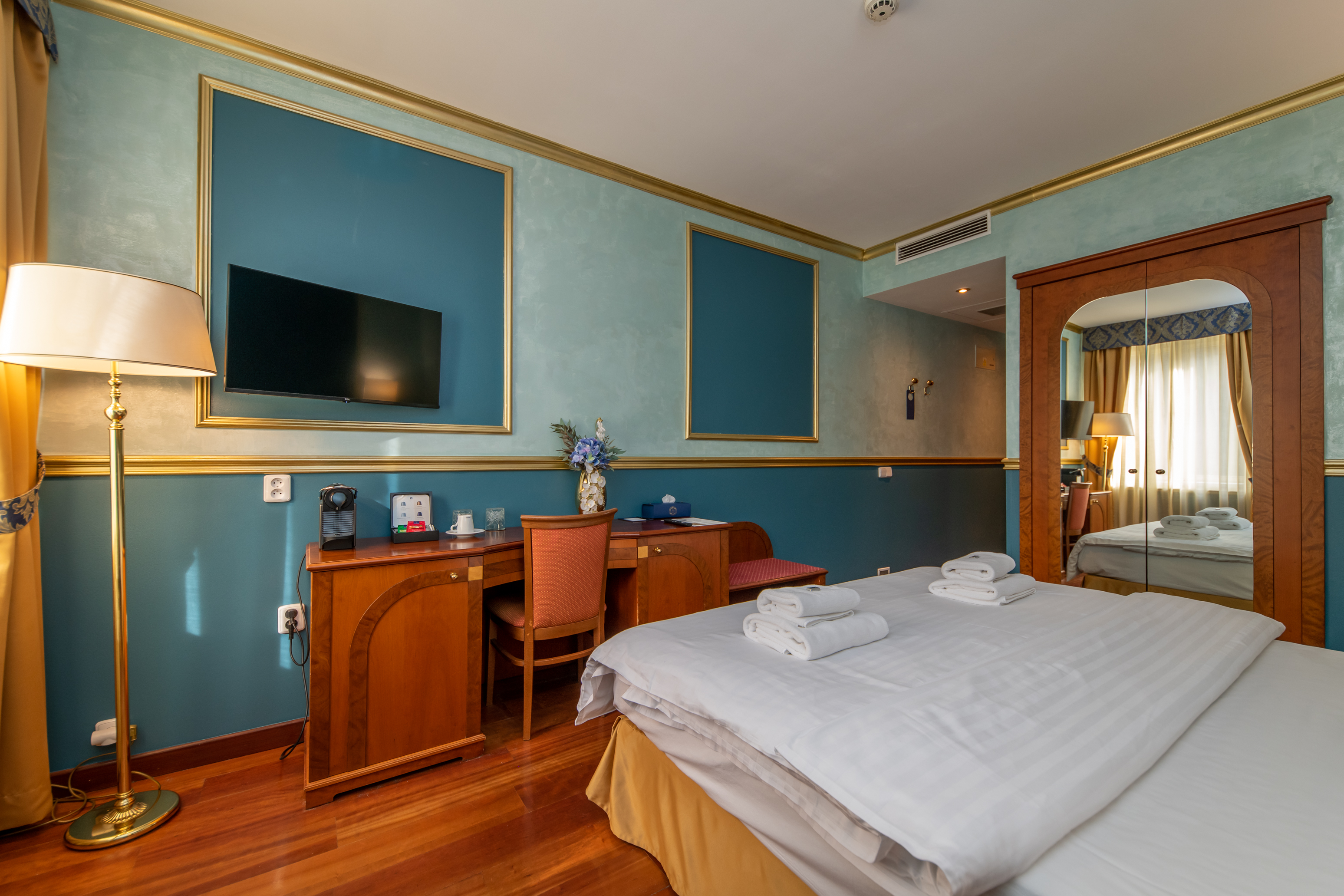 Double or Twin Standard