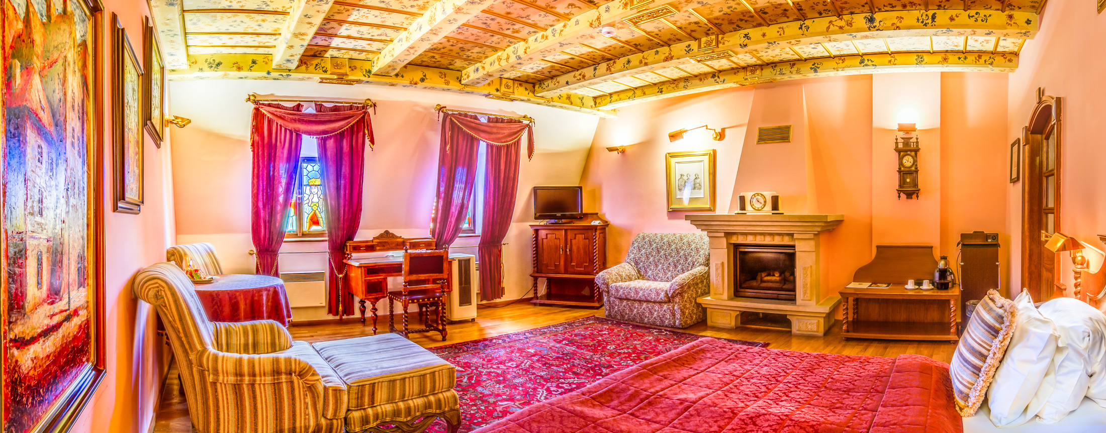 Suite Deluxe King Bed