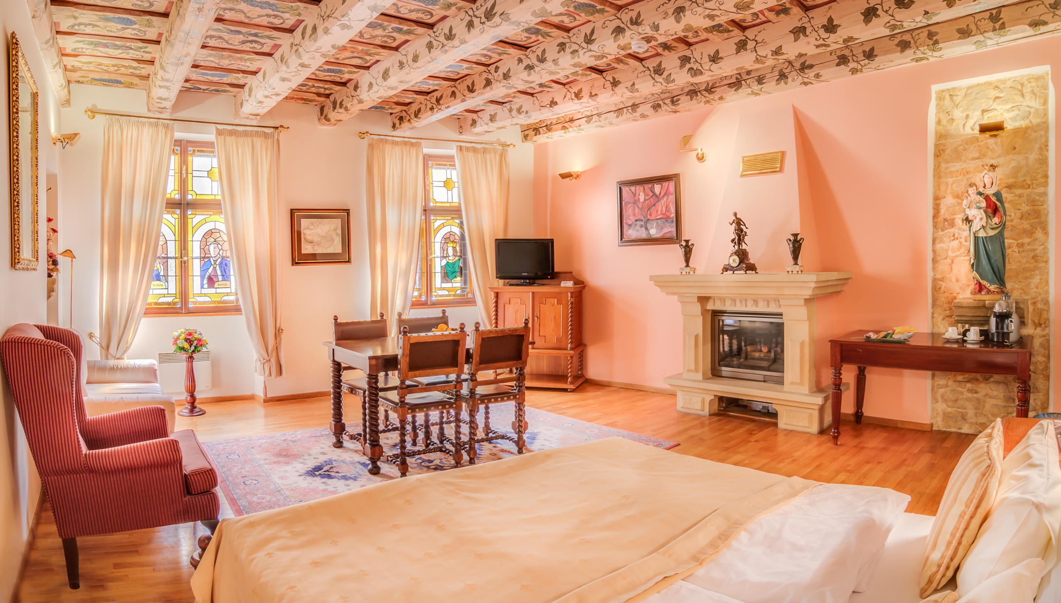 Suite Deluxe King Bed