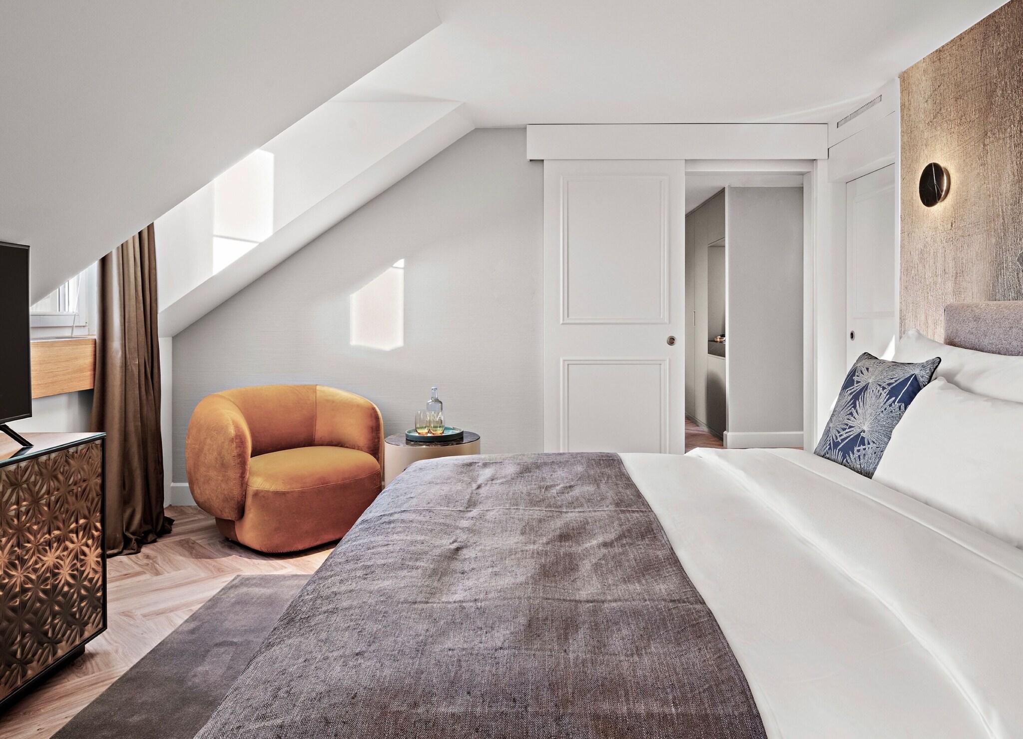 Suite King Size Bed