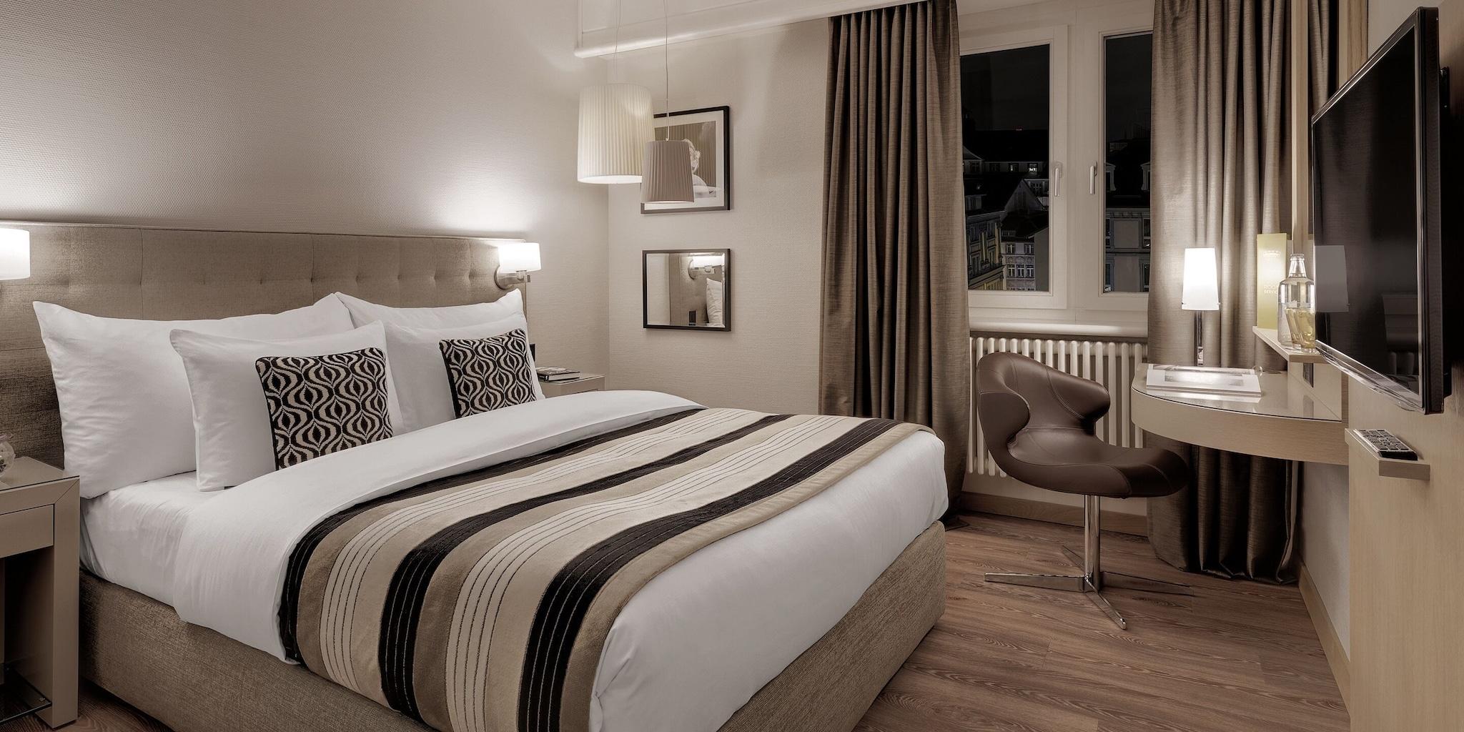 Double Queen Size Bed