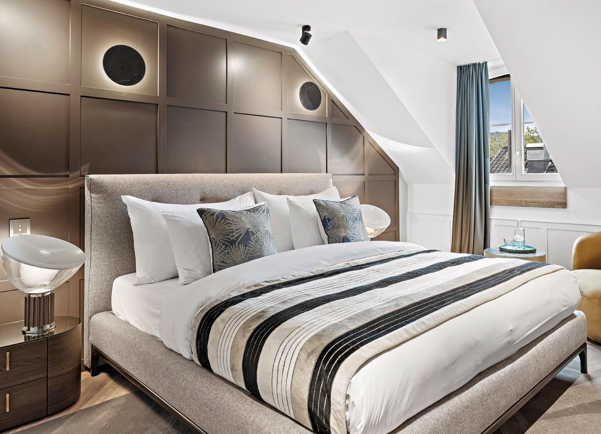 Suite King Size Bed