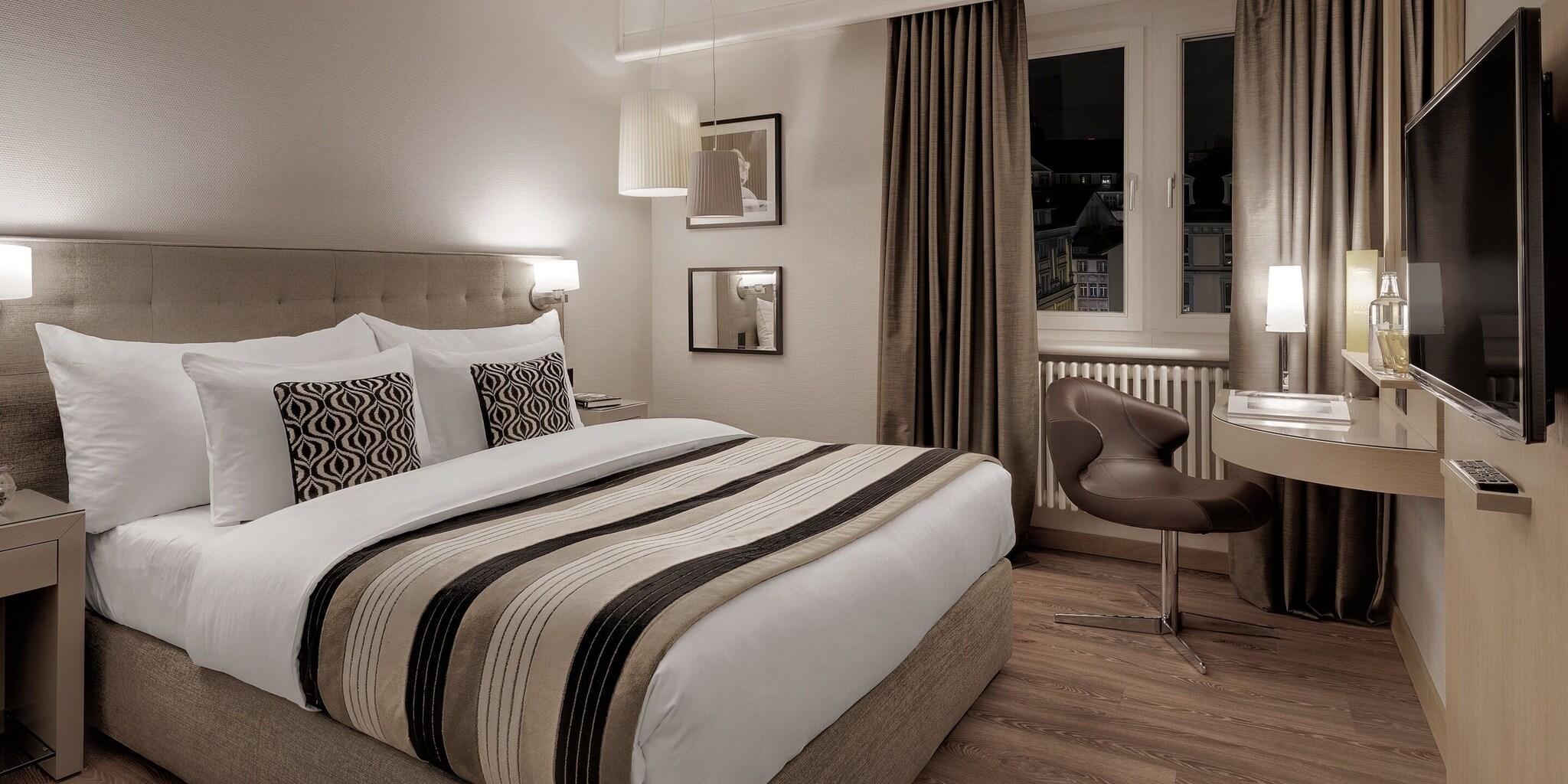 Double Queen Size Bed