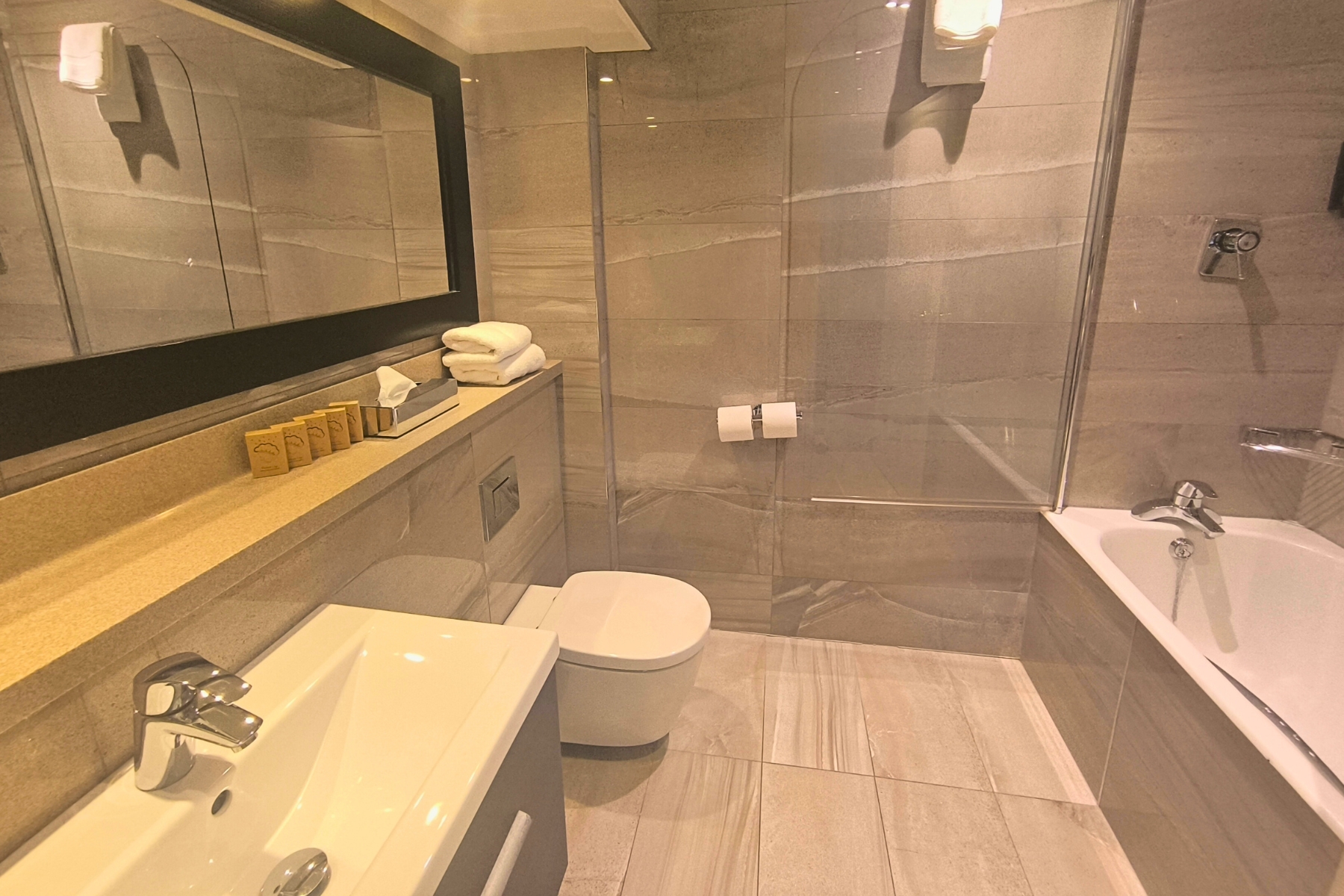 Junior Suite Capacity 5 One Bedroom