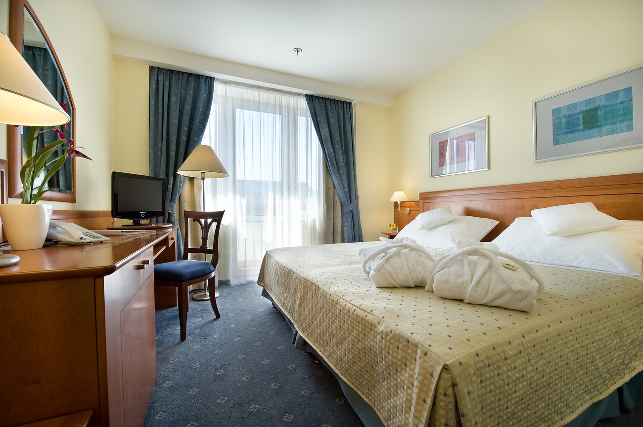 Double Executive King Bed