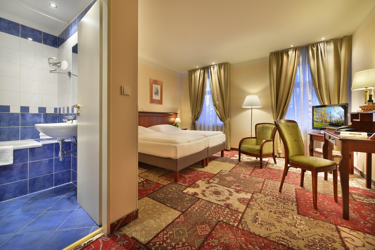 Double or Twin Standard