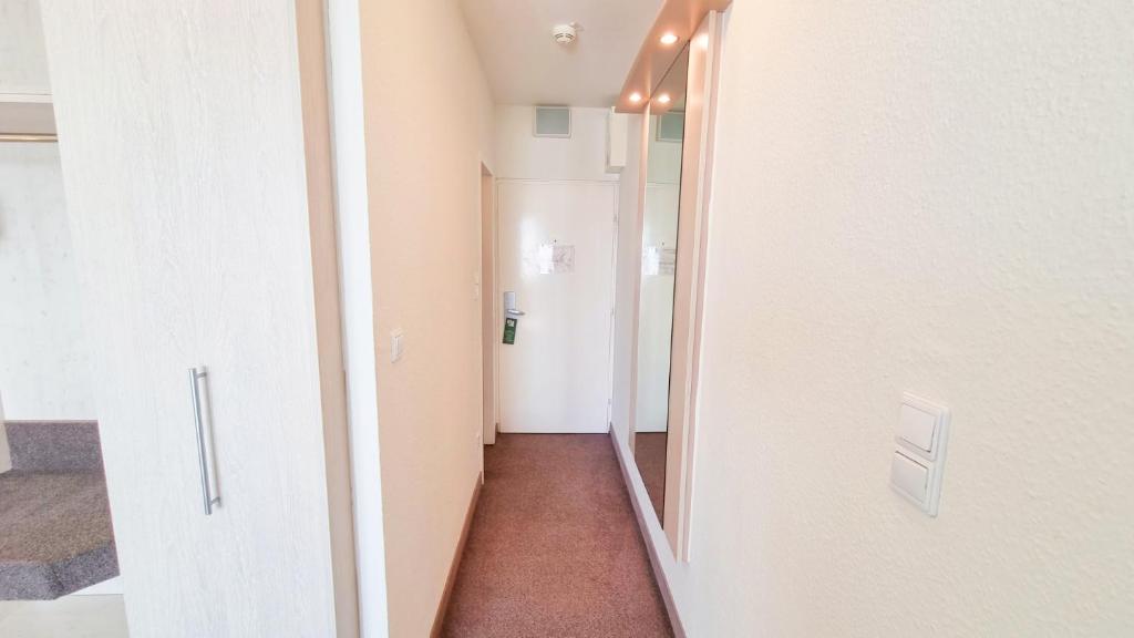 Apartment Capacity 1