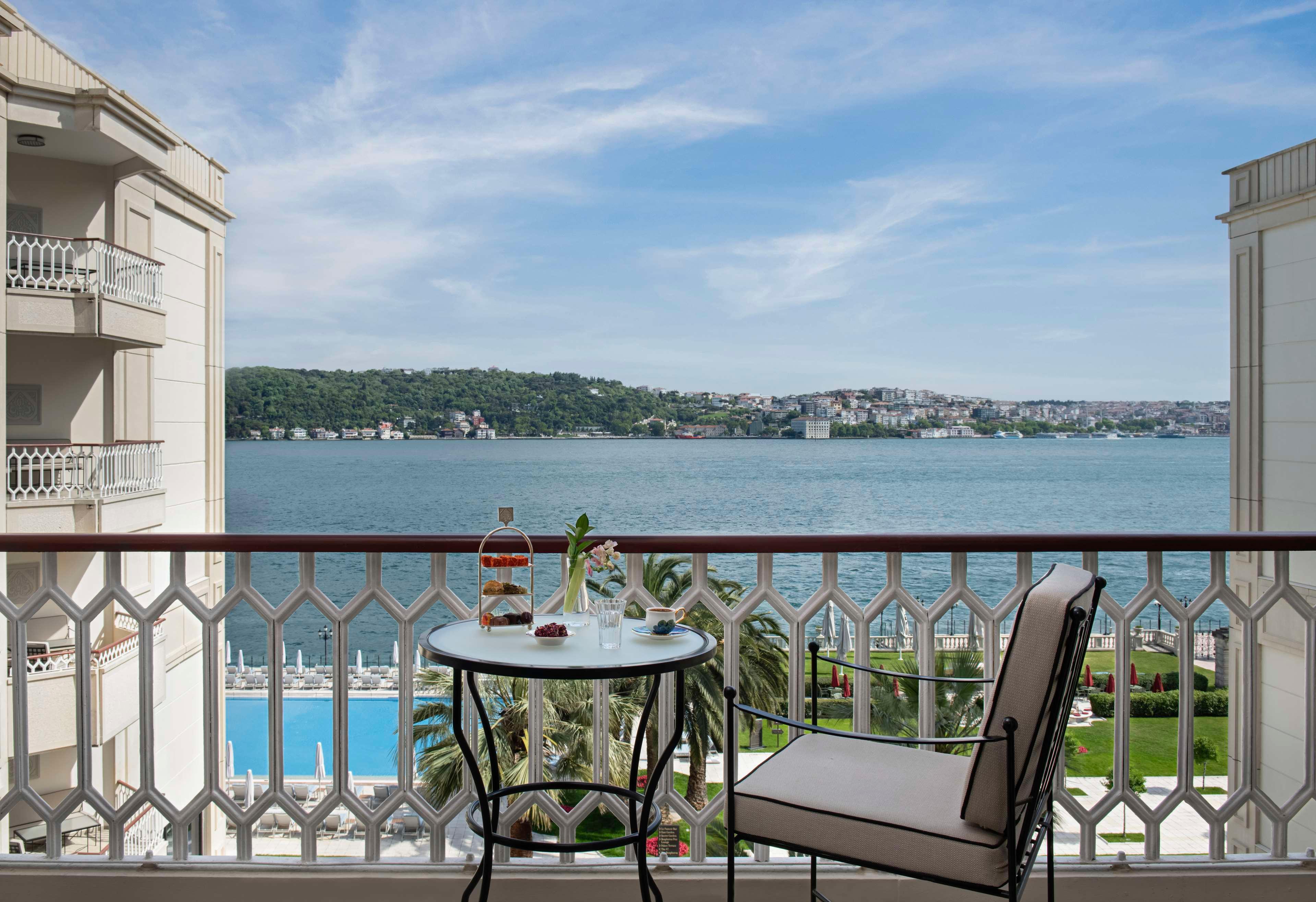 Twin Deluxe with Views