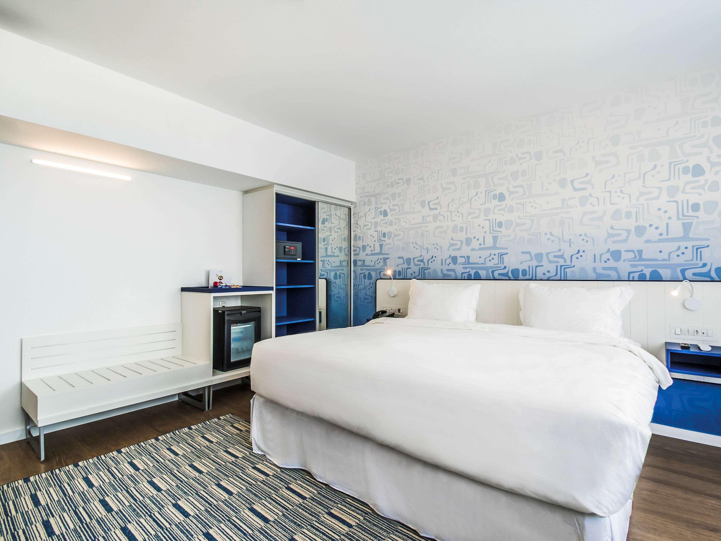 Double Executive Queen Bed