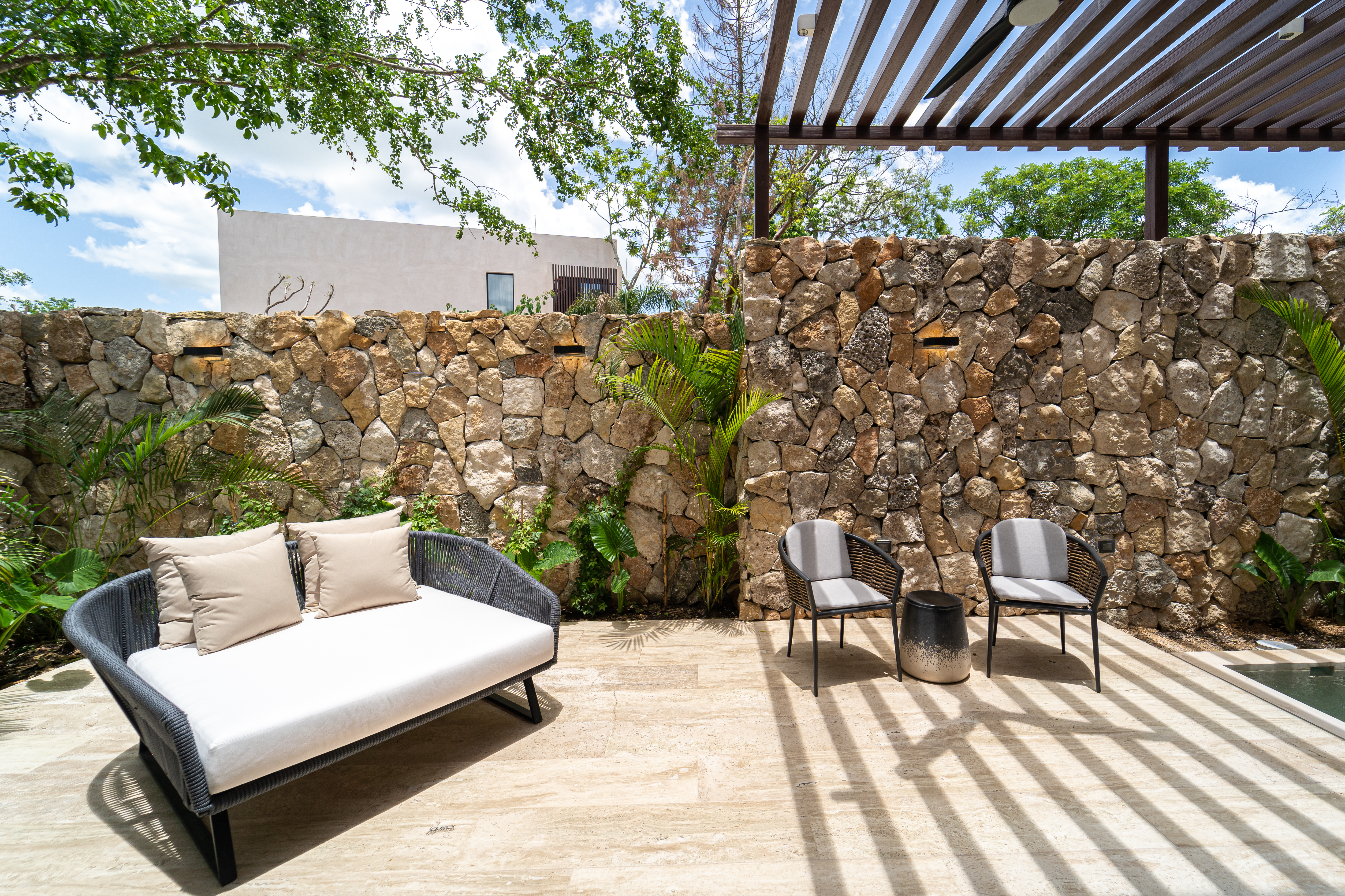 Suite Pool View King Bed