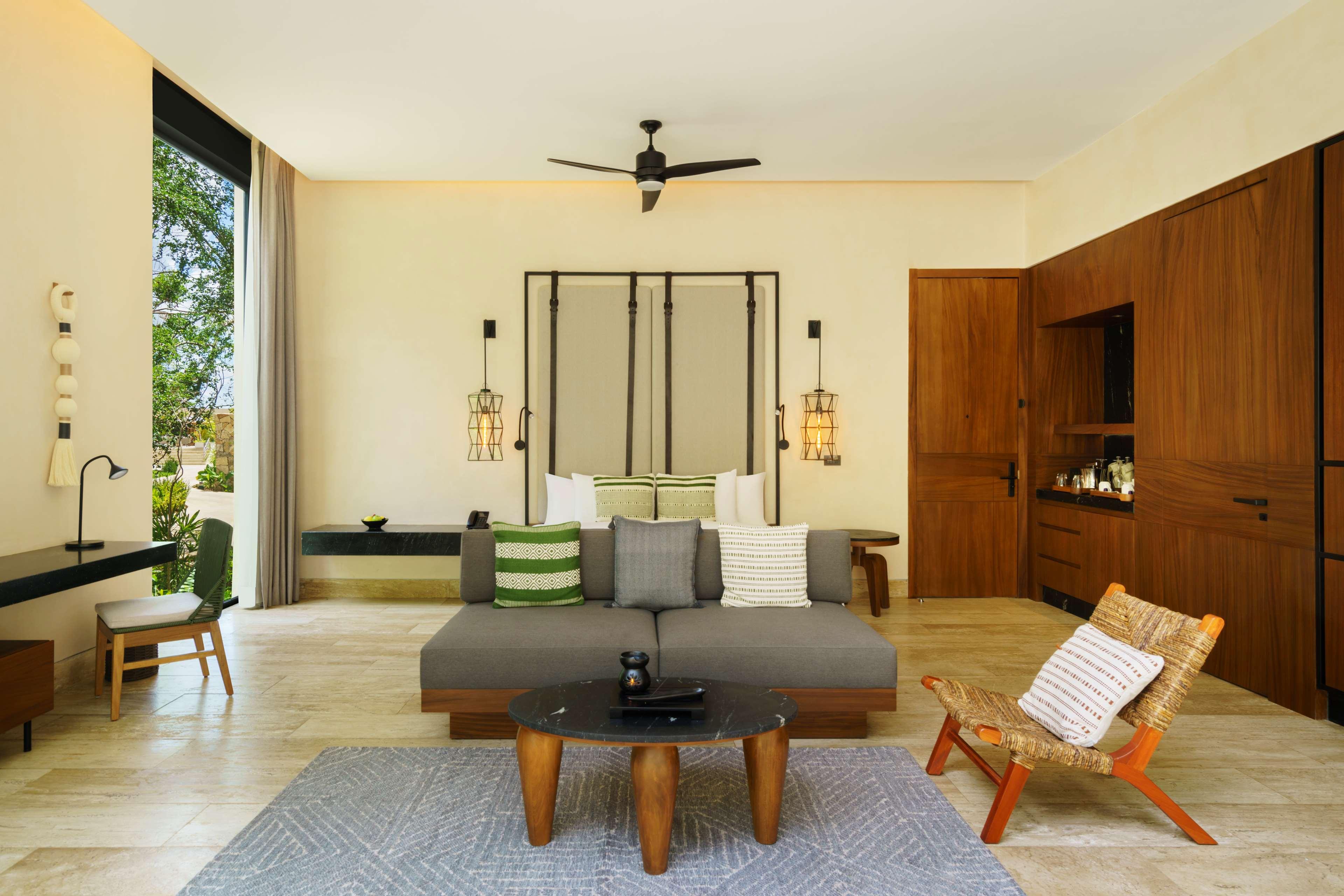 Suite Pool View King Bed