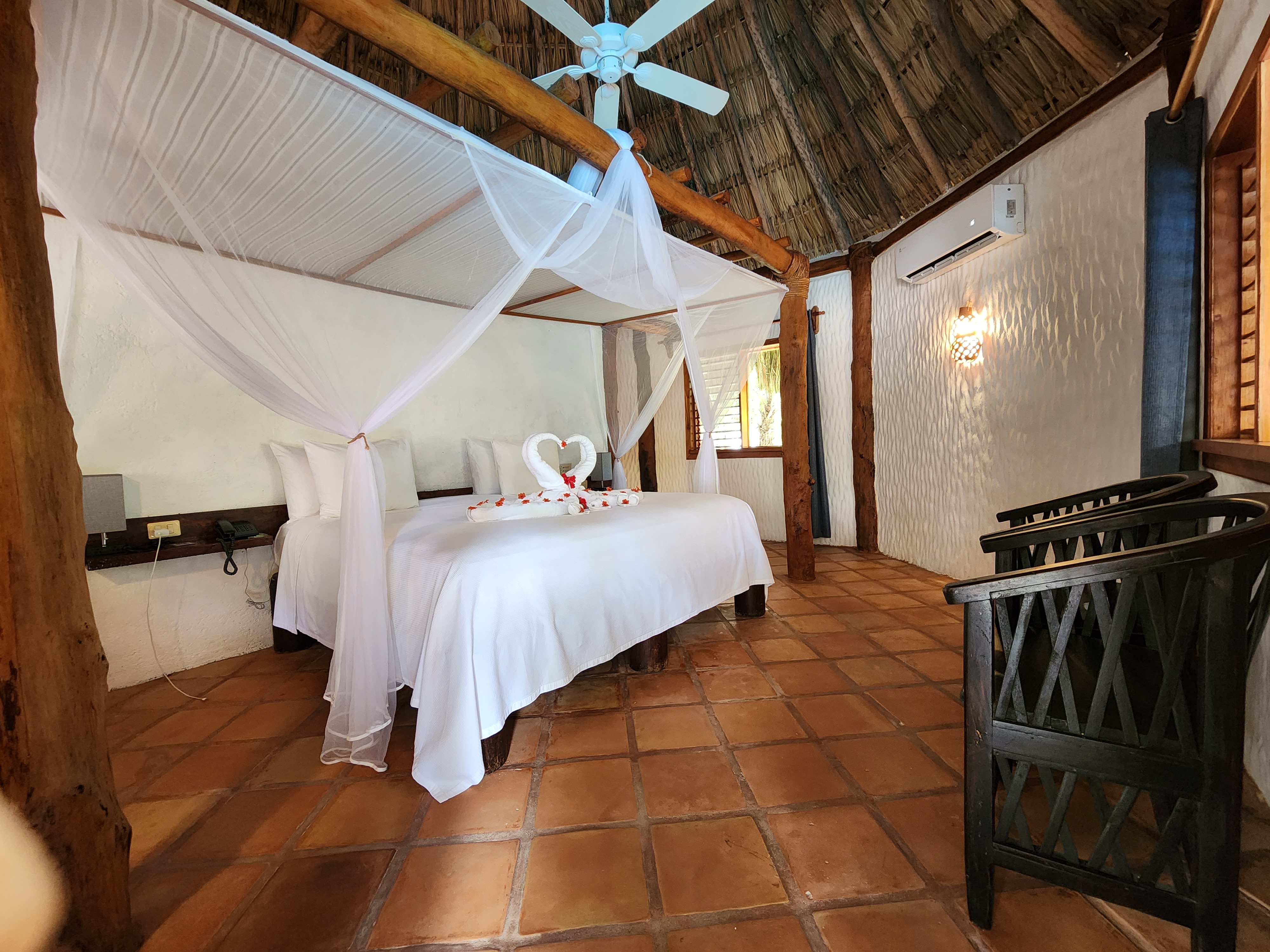 Bungalow Pool View King Bed