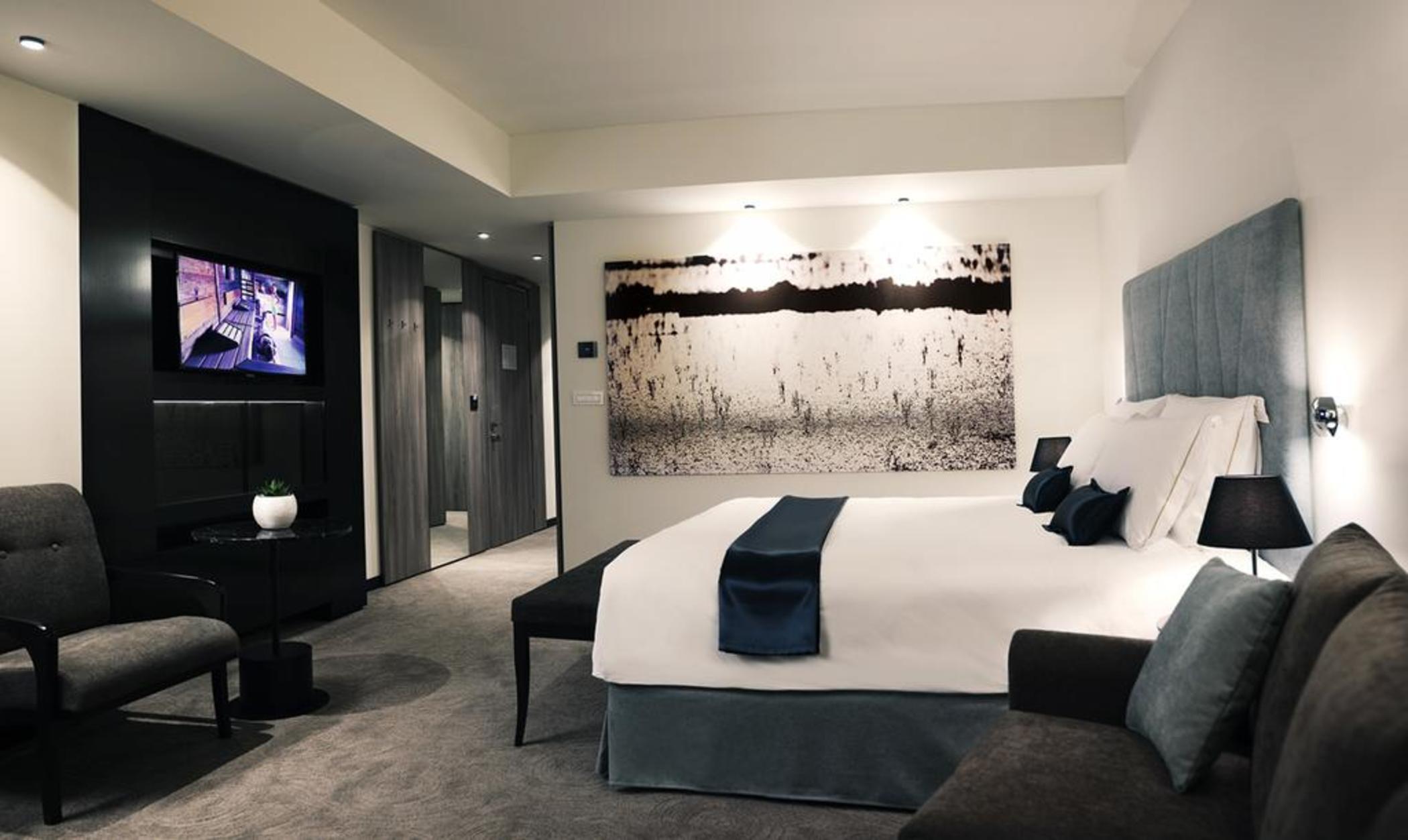 Twin Park View with Balcony