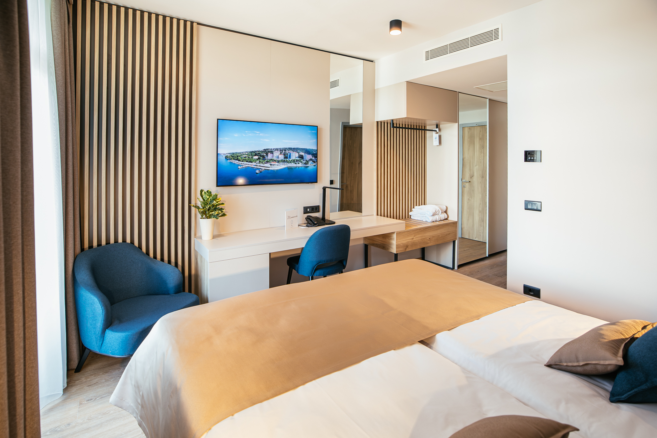 Twin Sea View with Balcony