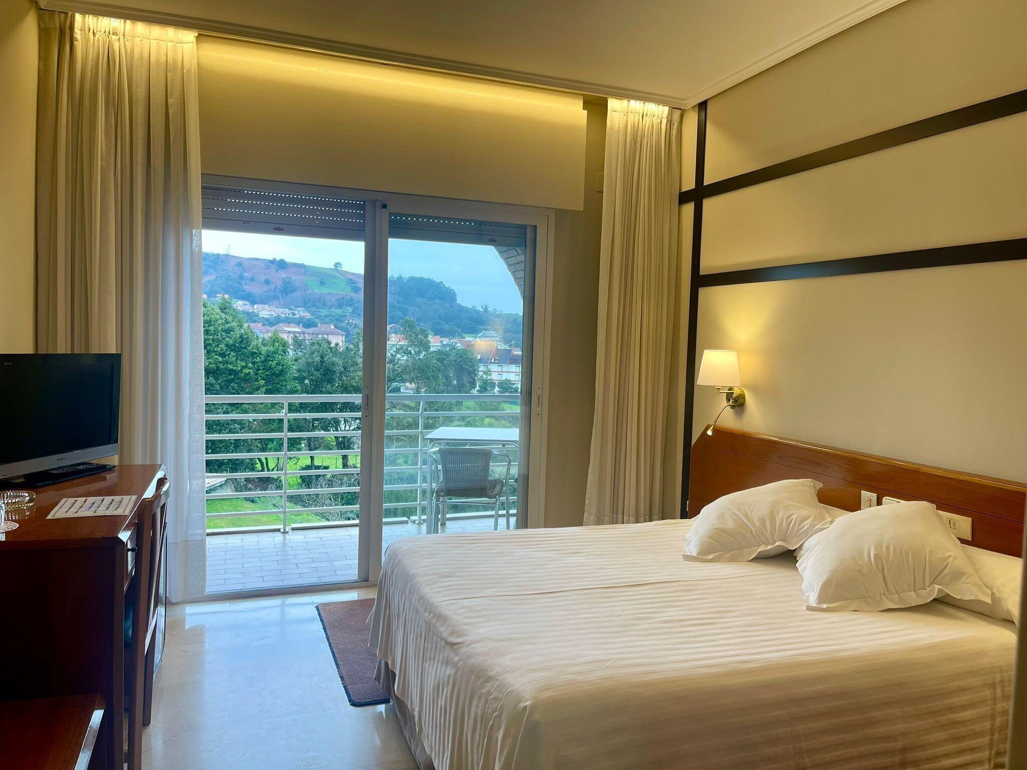 Double Queen Size Bed