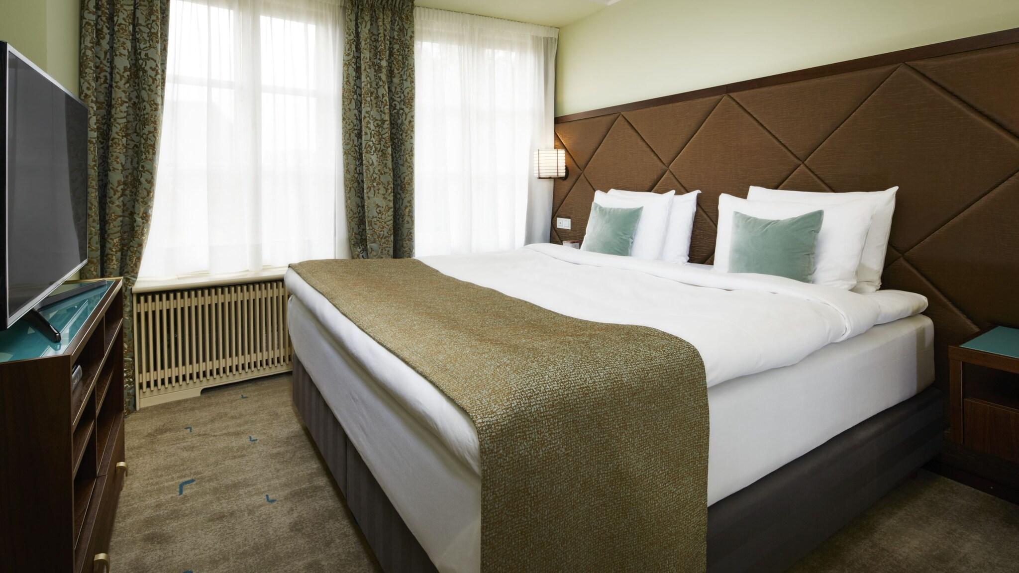 Junior Suite King Size Bed