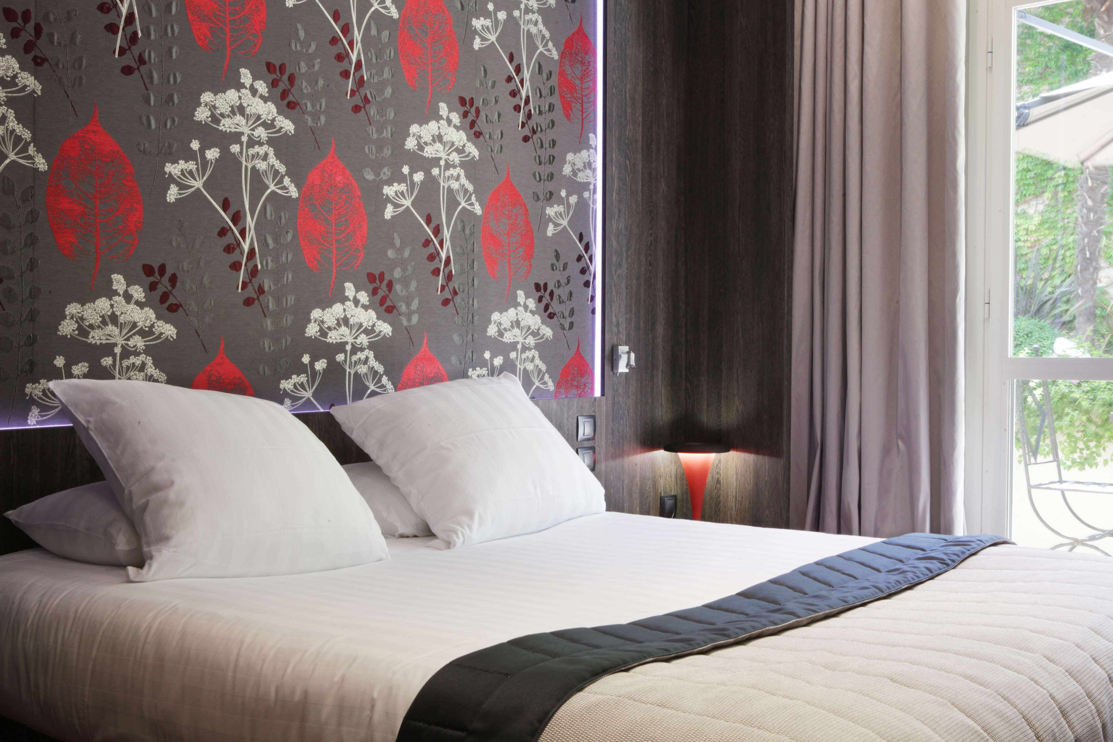 Junior Suite Queen Size Bed