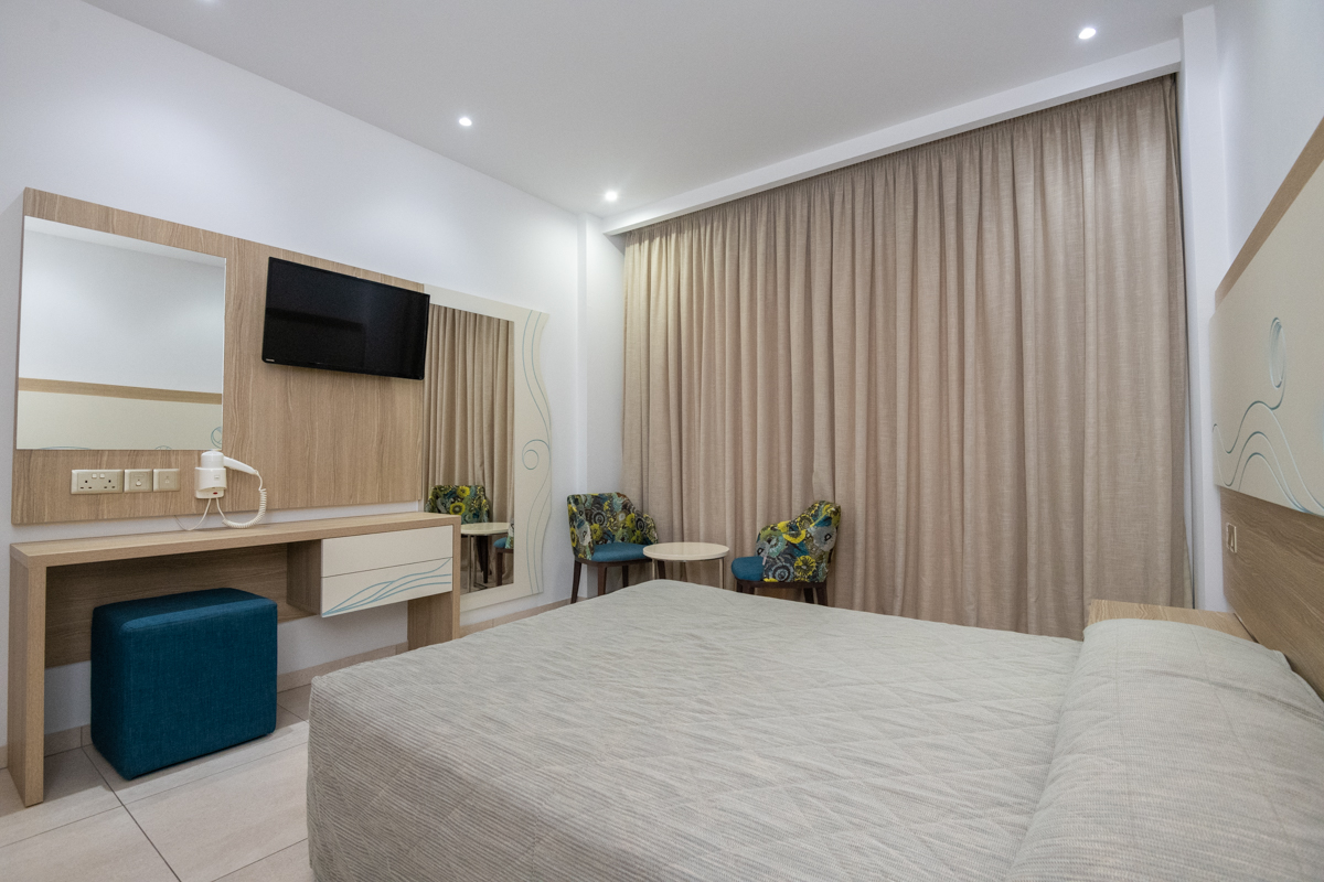 Double or Twin Superior Side Sea View