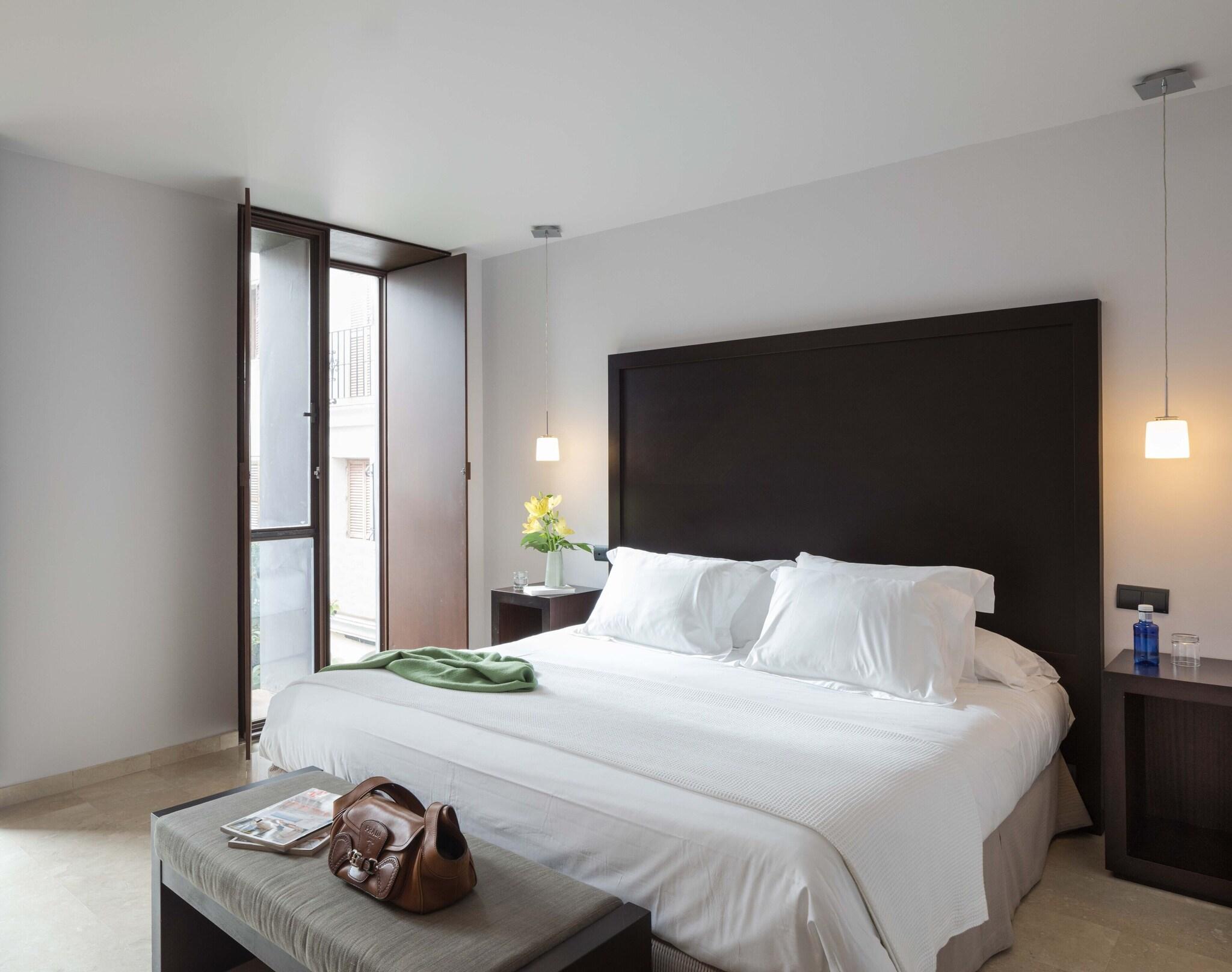 Junior Suite Queen Size Bed