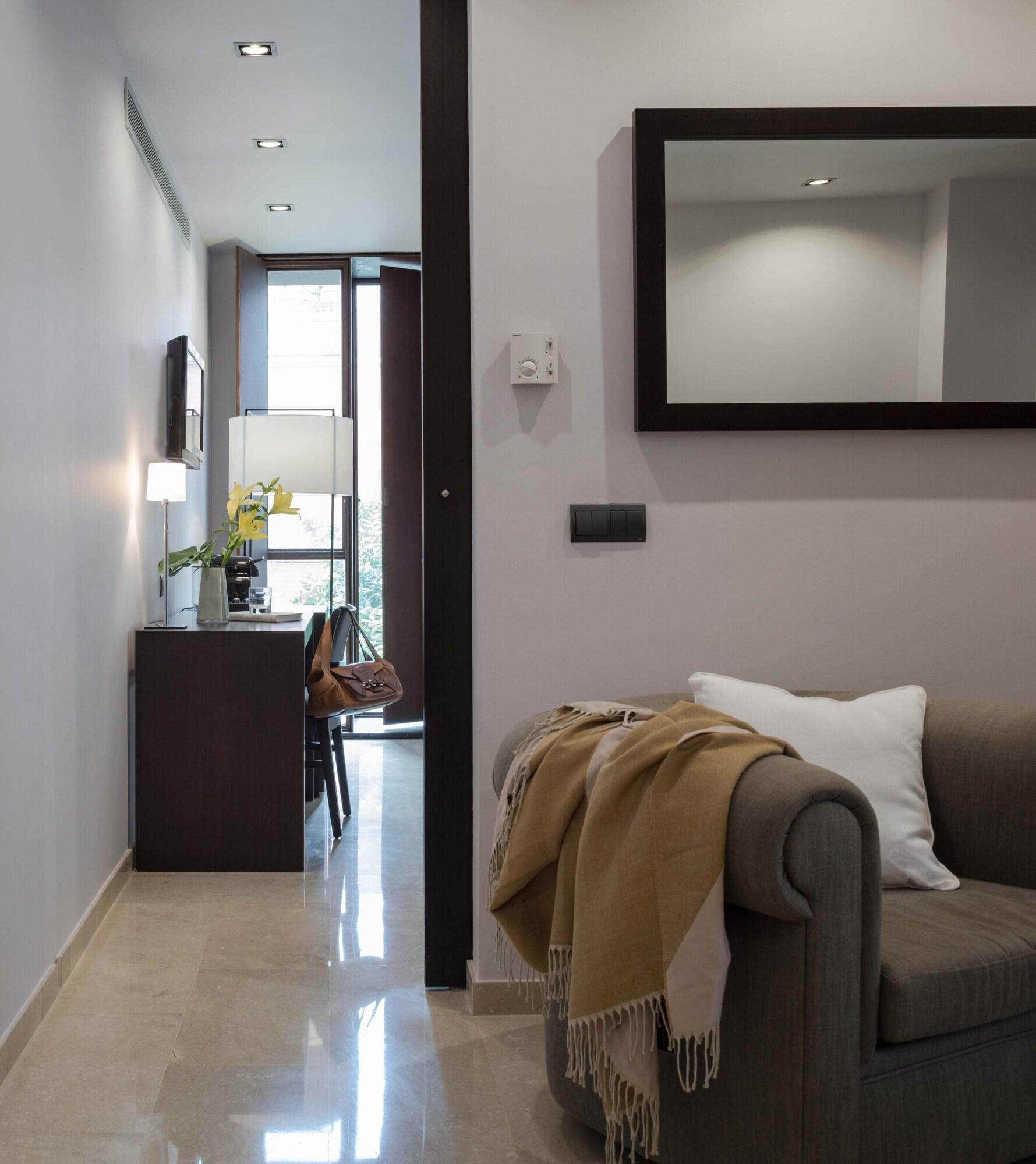 Junior Suite Queen Size Bed