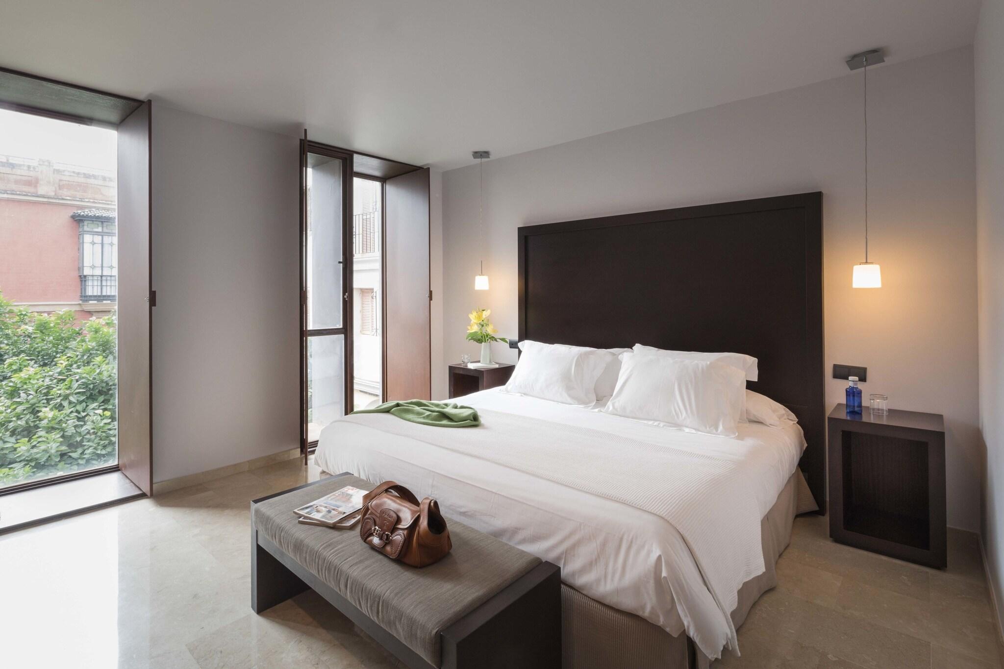 Junior Suite Queen Size Bed