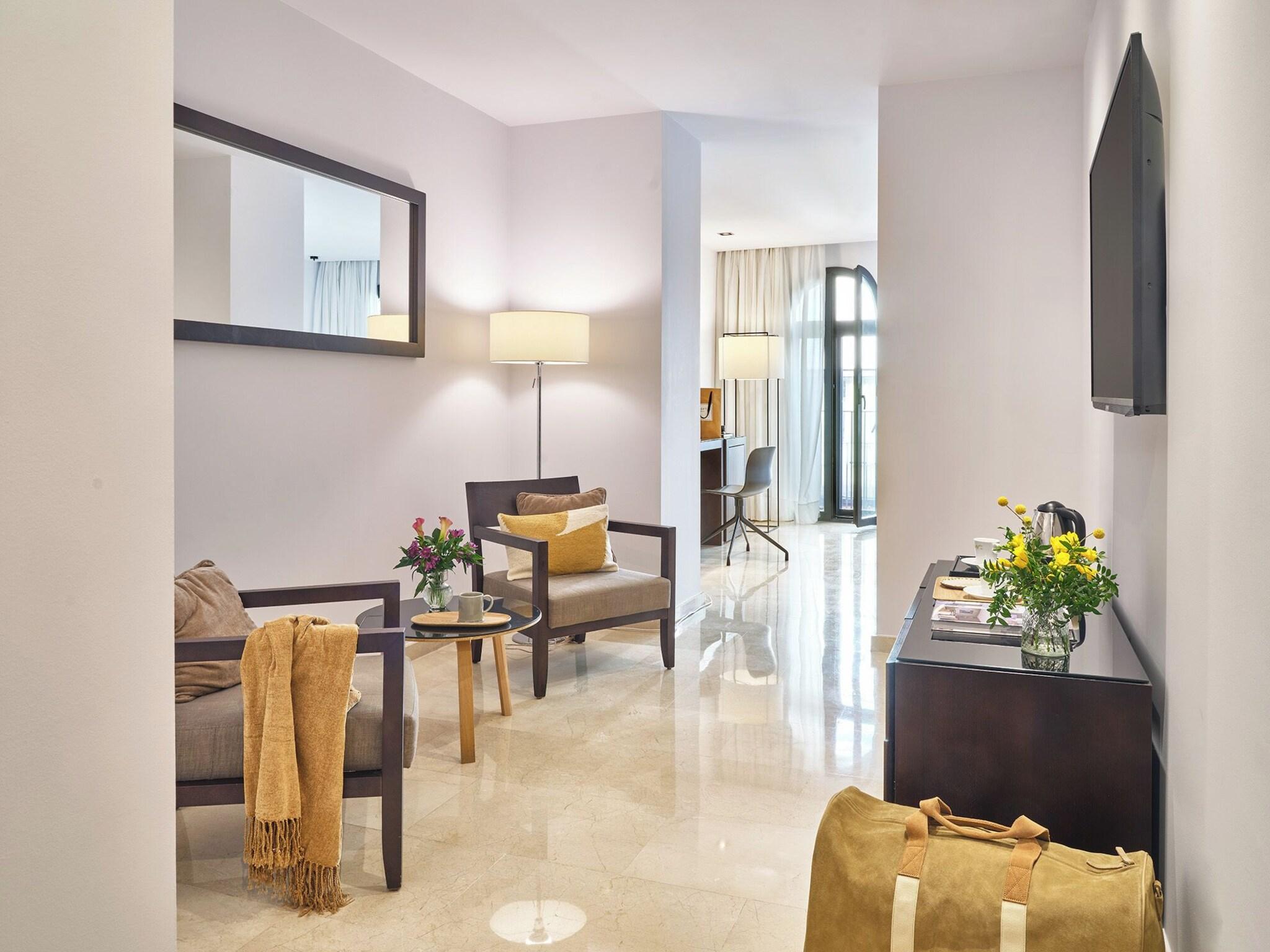 Junior Suite Queen Size Bed