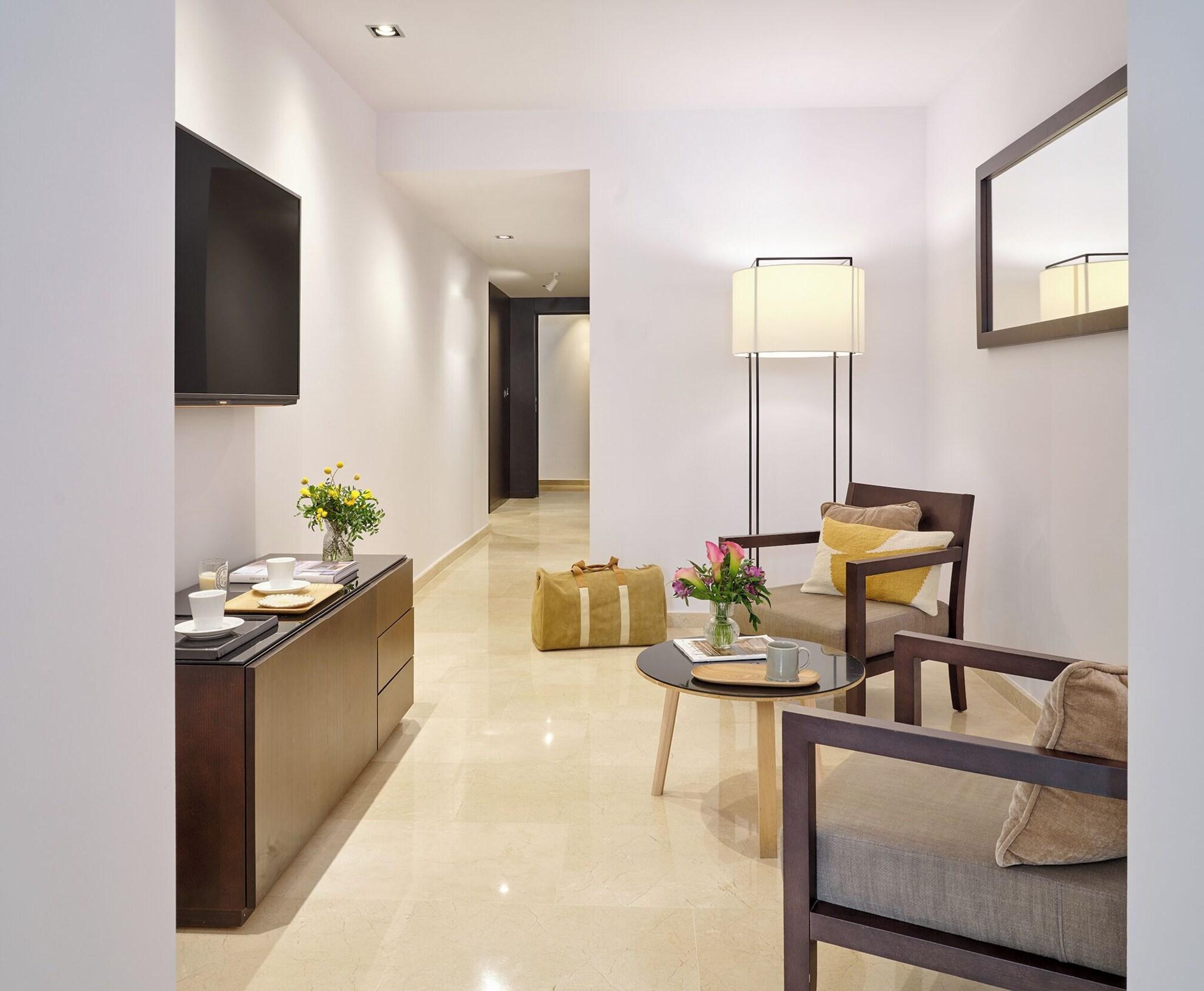 Junior Suite Queen Size Bed