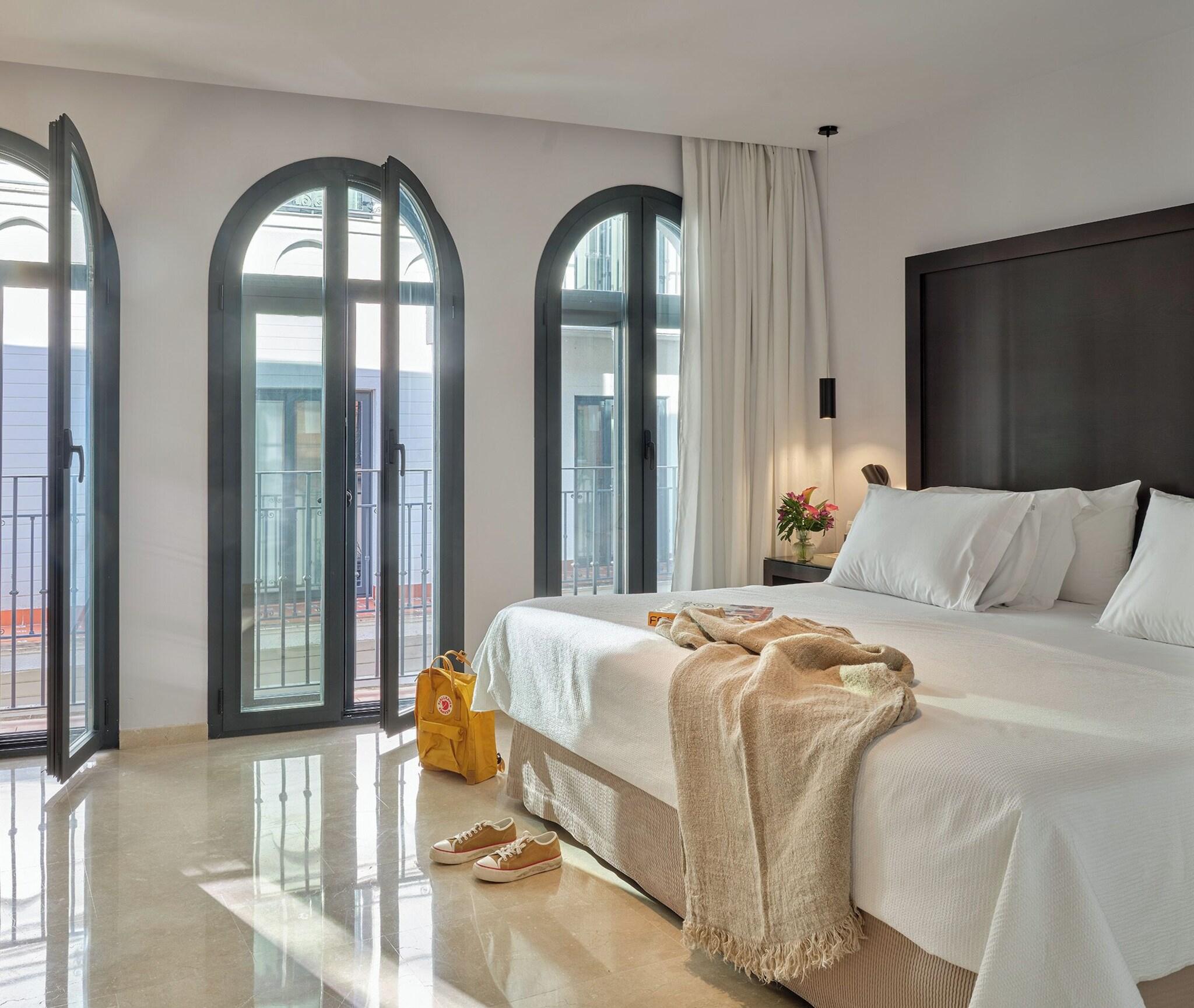 Junior Suite Queen Size Bed