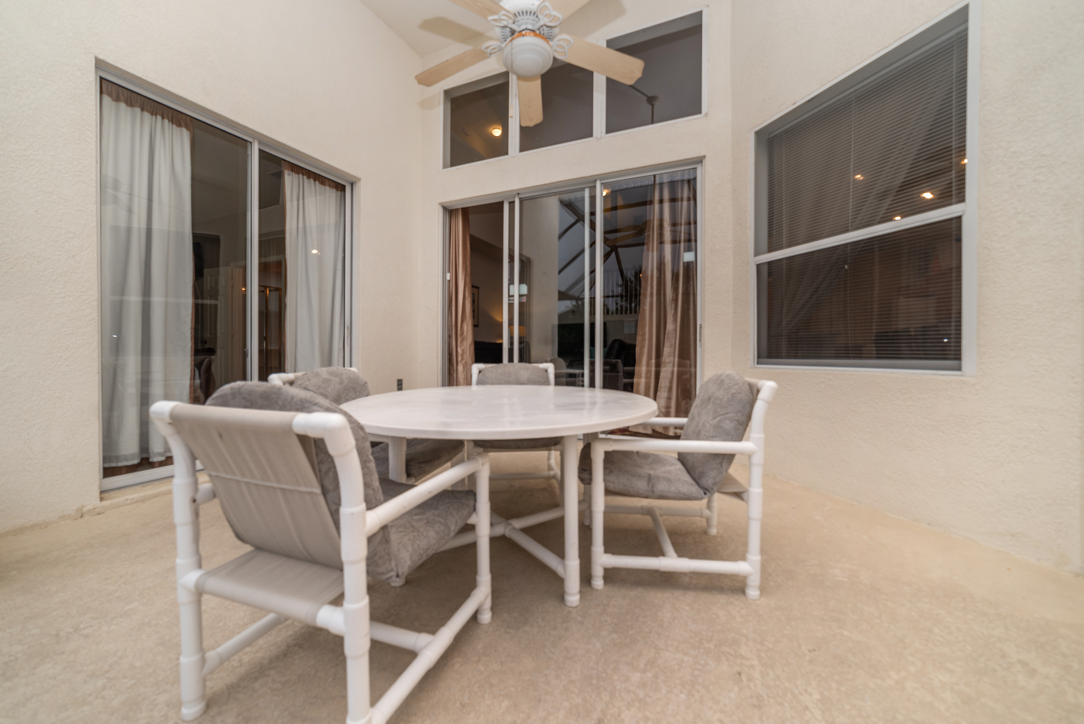 Home Six Bedrooms with Private Pool