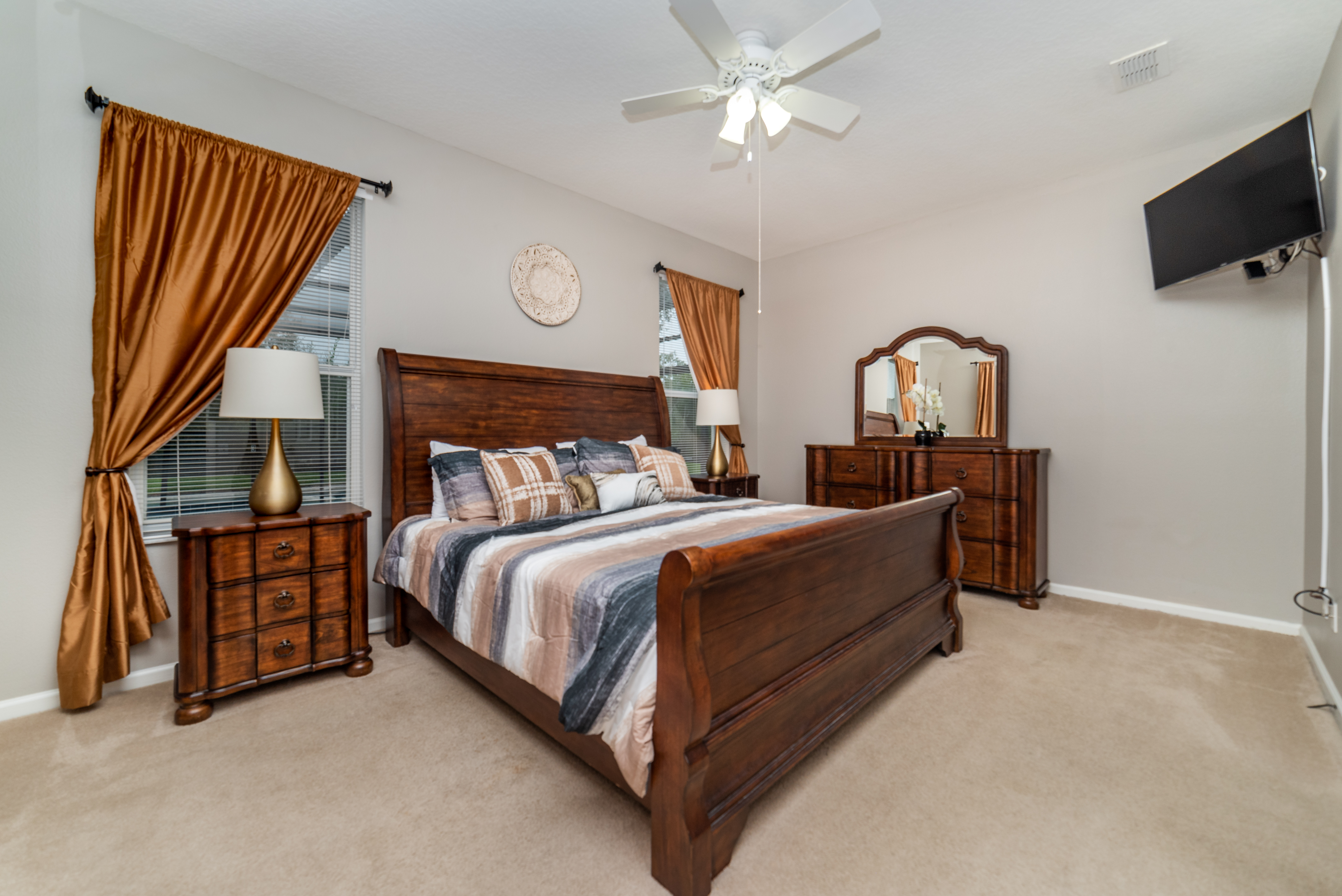 Home Six Bedrooms with Private Pool